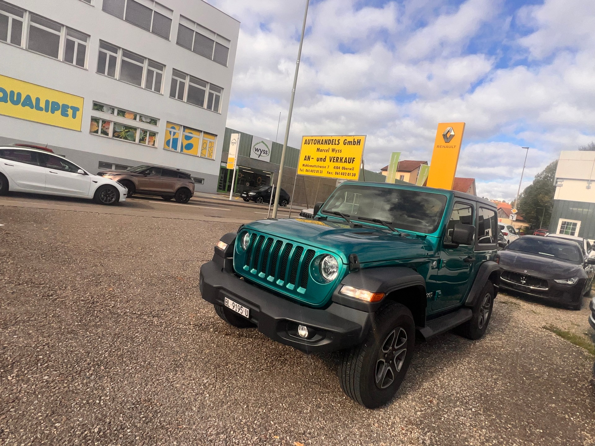JEEP Wrangler 2.2MJ Sport Automatic-showroom-element-1