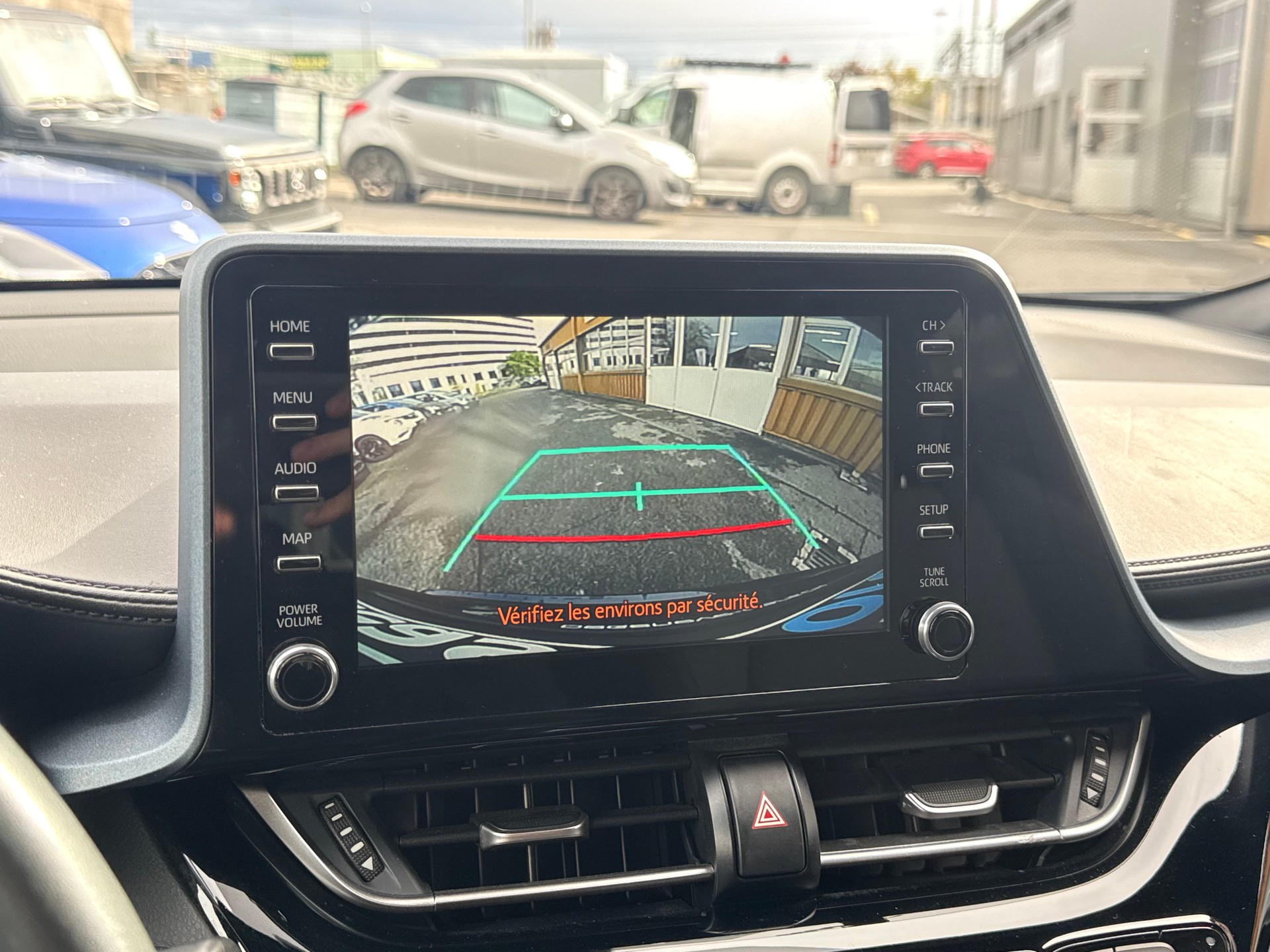 TOYOTA C-HR 1.8 HSD CVT Trend-image-9