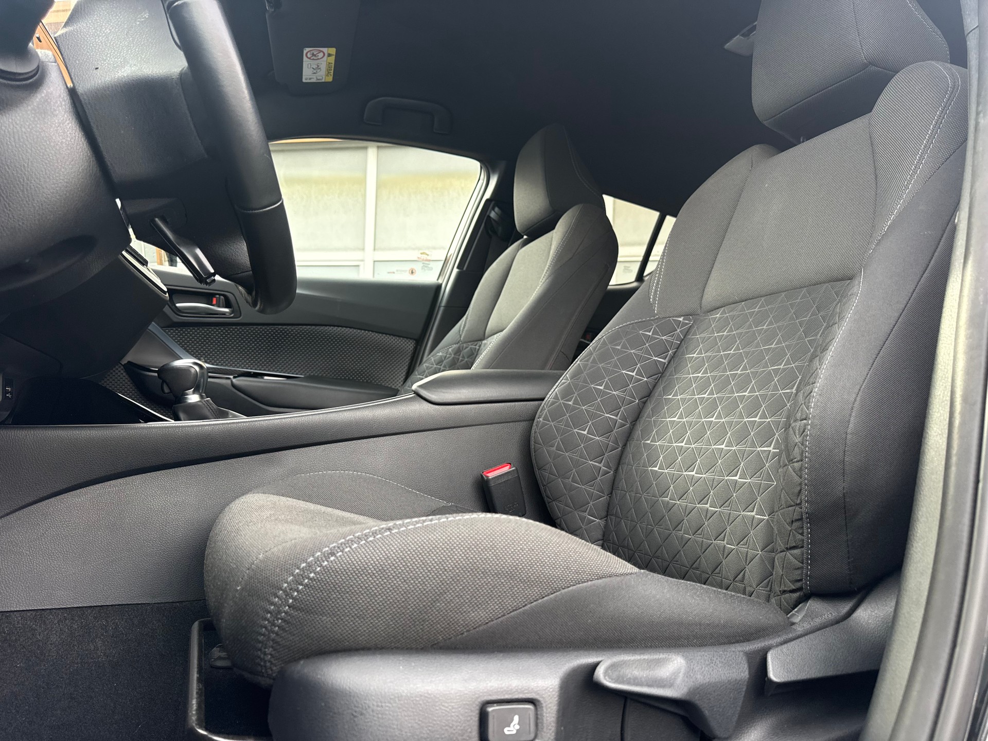 TOYOTA C-HR 1.8 HSD CVT Trend-image-5