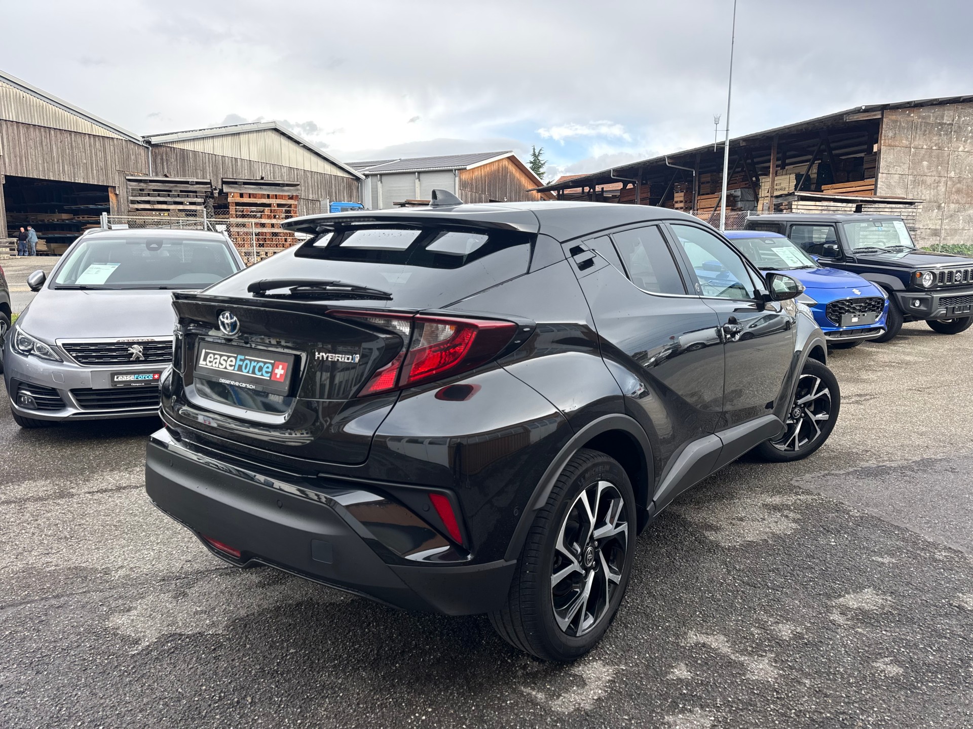 TOYOTA C-HR 1.8 HSD CVT Trend-image-2