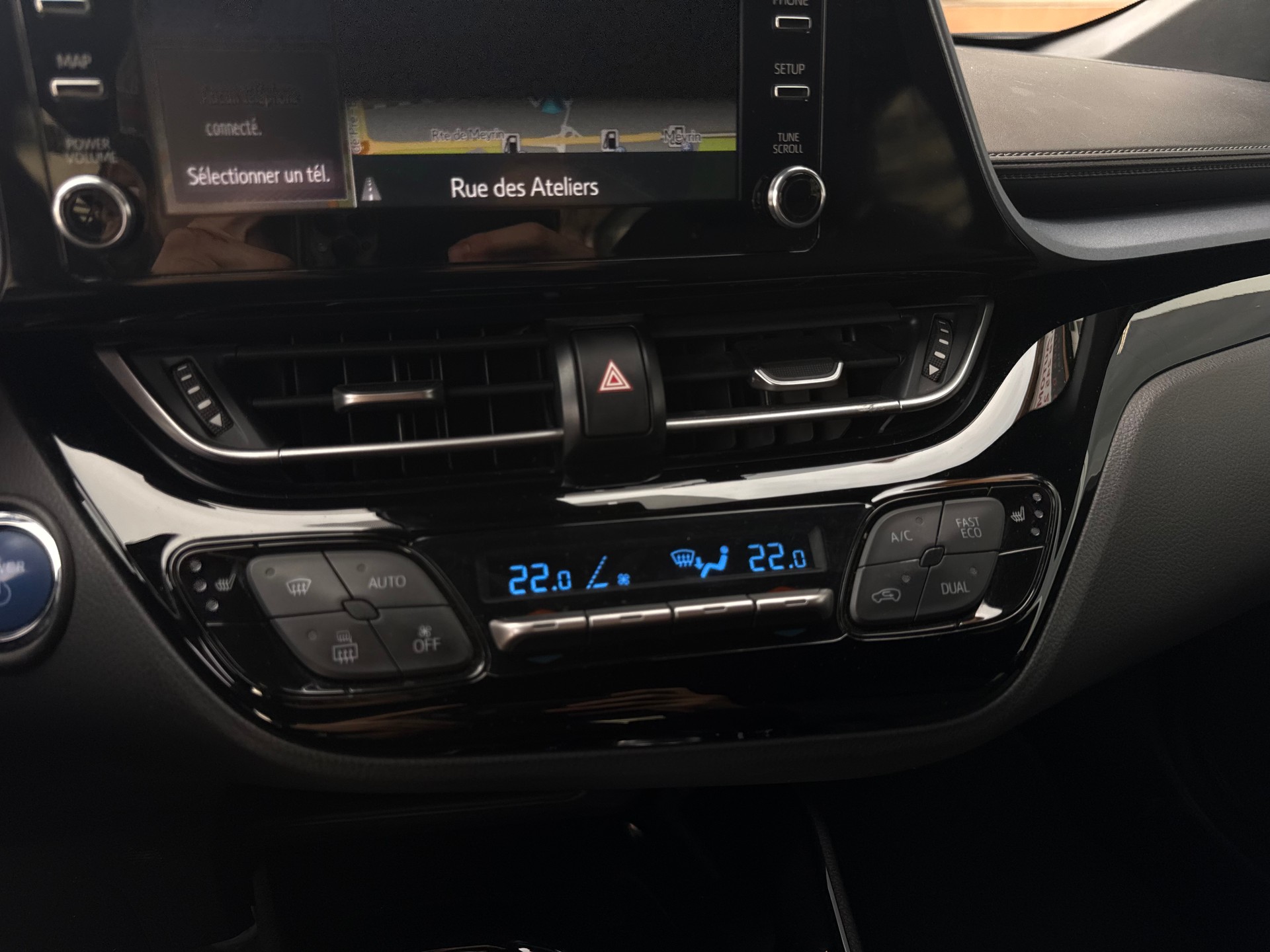 TOYOTA C-HR 1.8 HSD CVT Trend-image-11