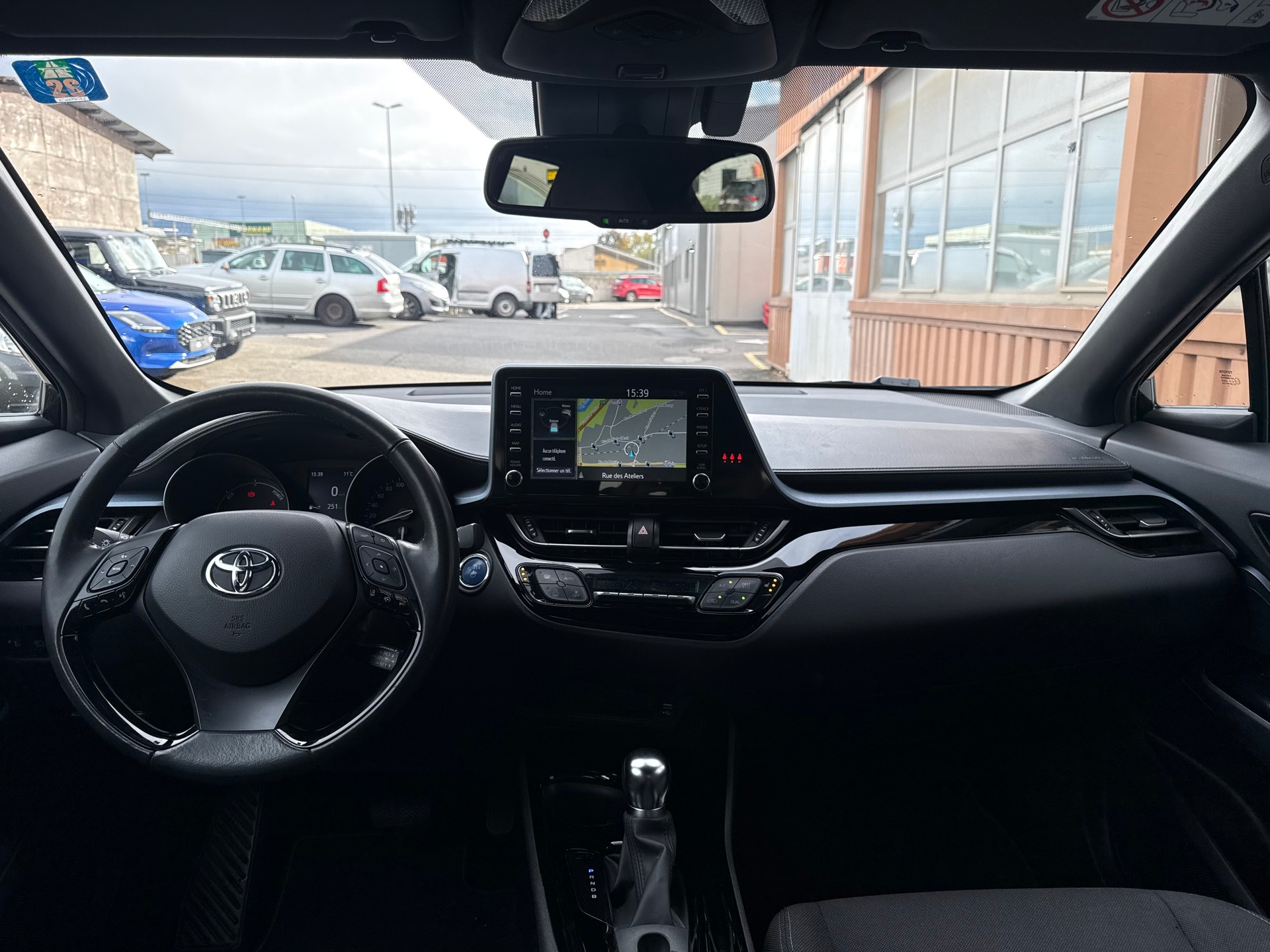 TOYOTA C-HR 1.8 HSD CVT Trend-image-12