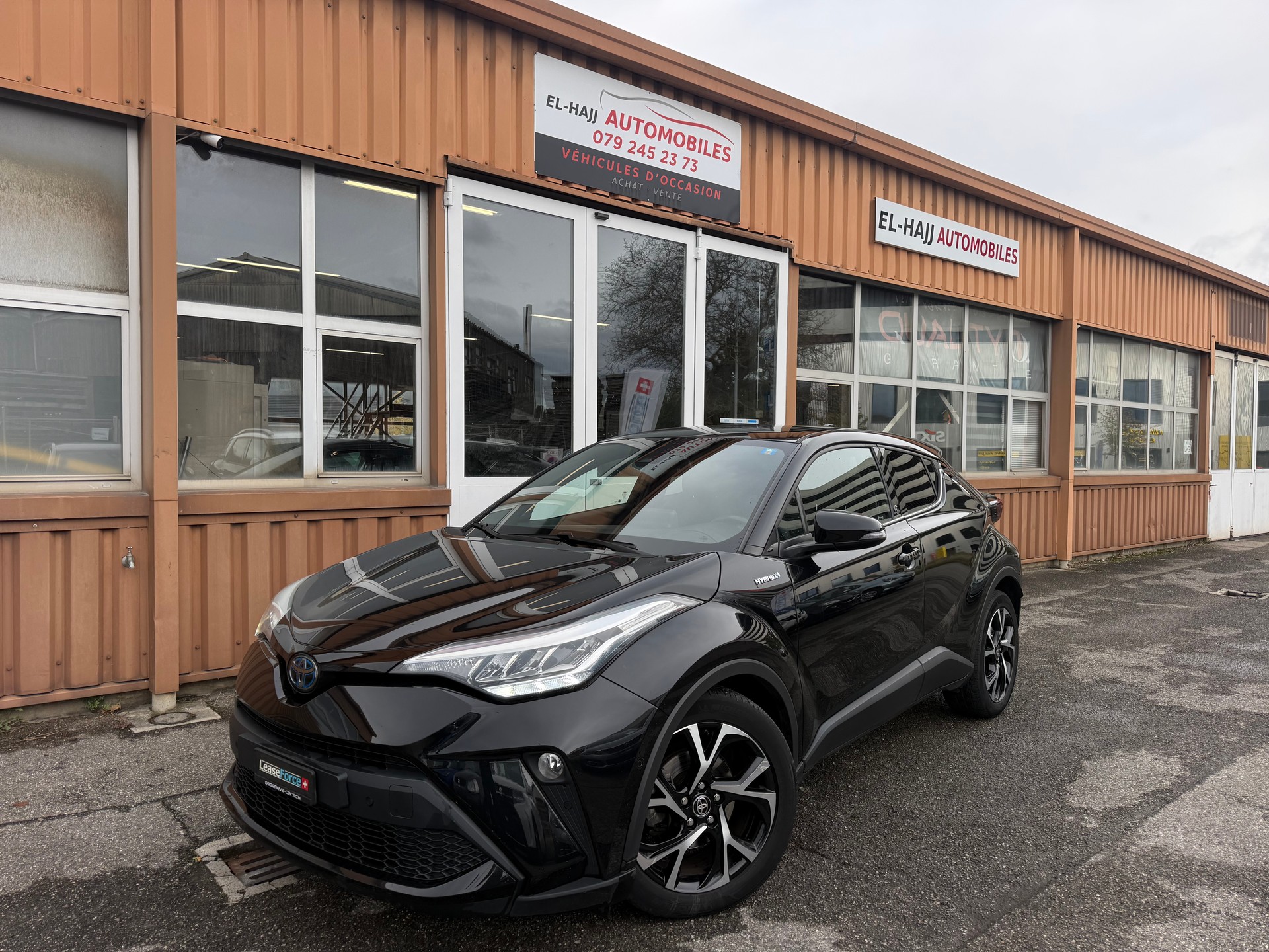TOYOTA C-HR 1.8 HSD CVT Trend-image-0