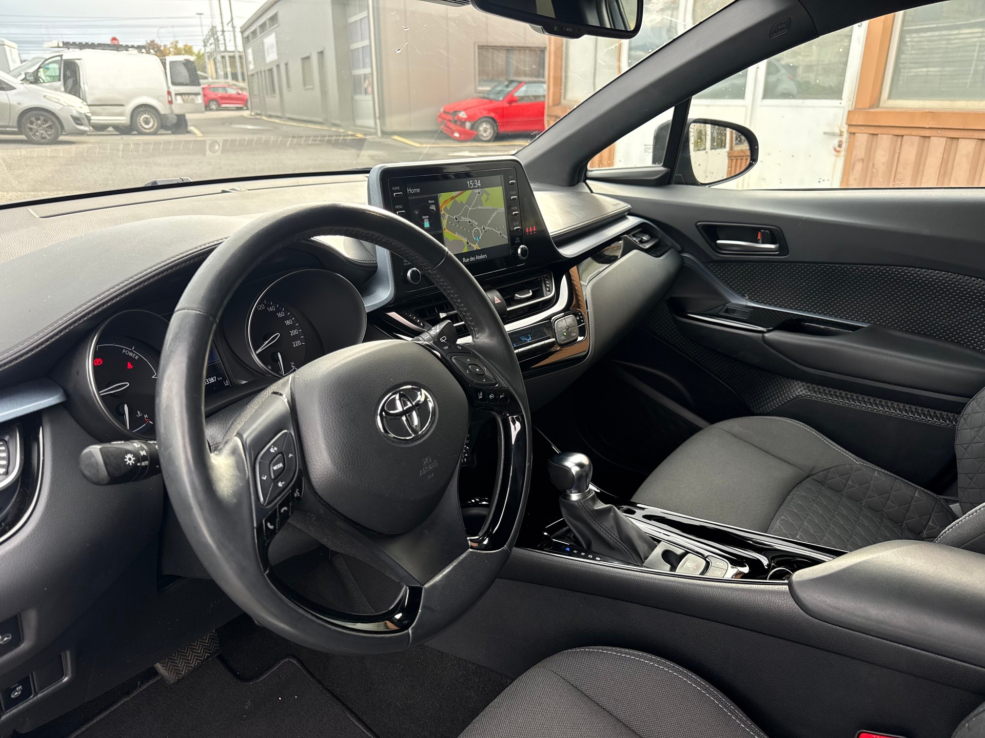 TOYOTA C-HR 1.8 HSD CVT Trend-image-4