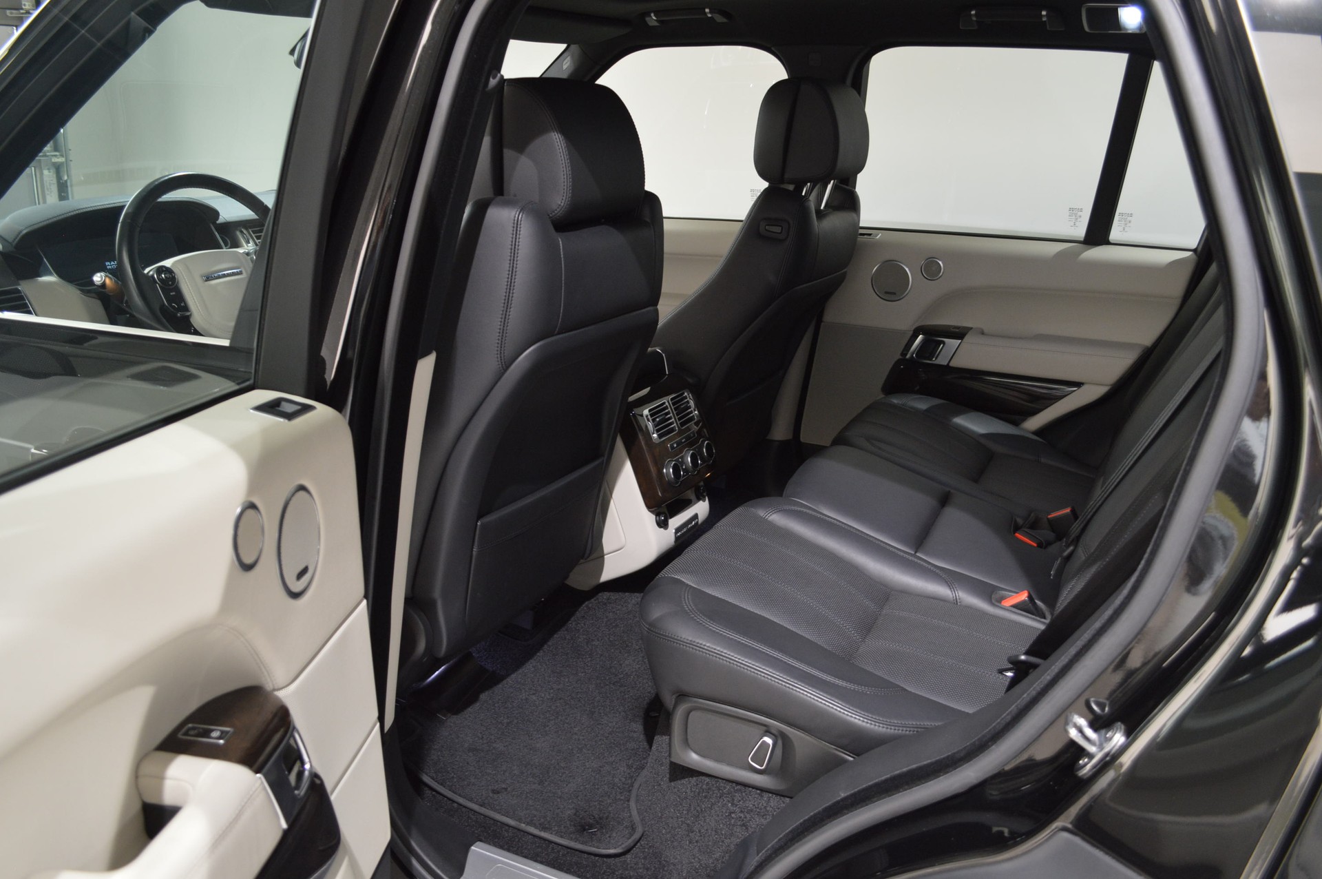 LAND ROVER Range Rover 4.4 SDV8 Vogue Automatic-image-5