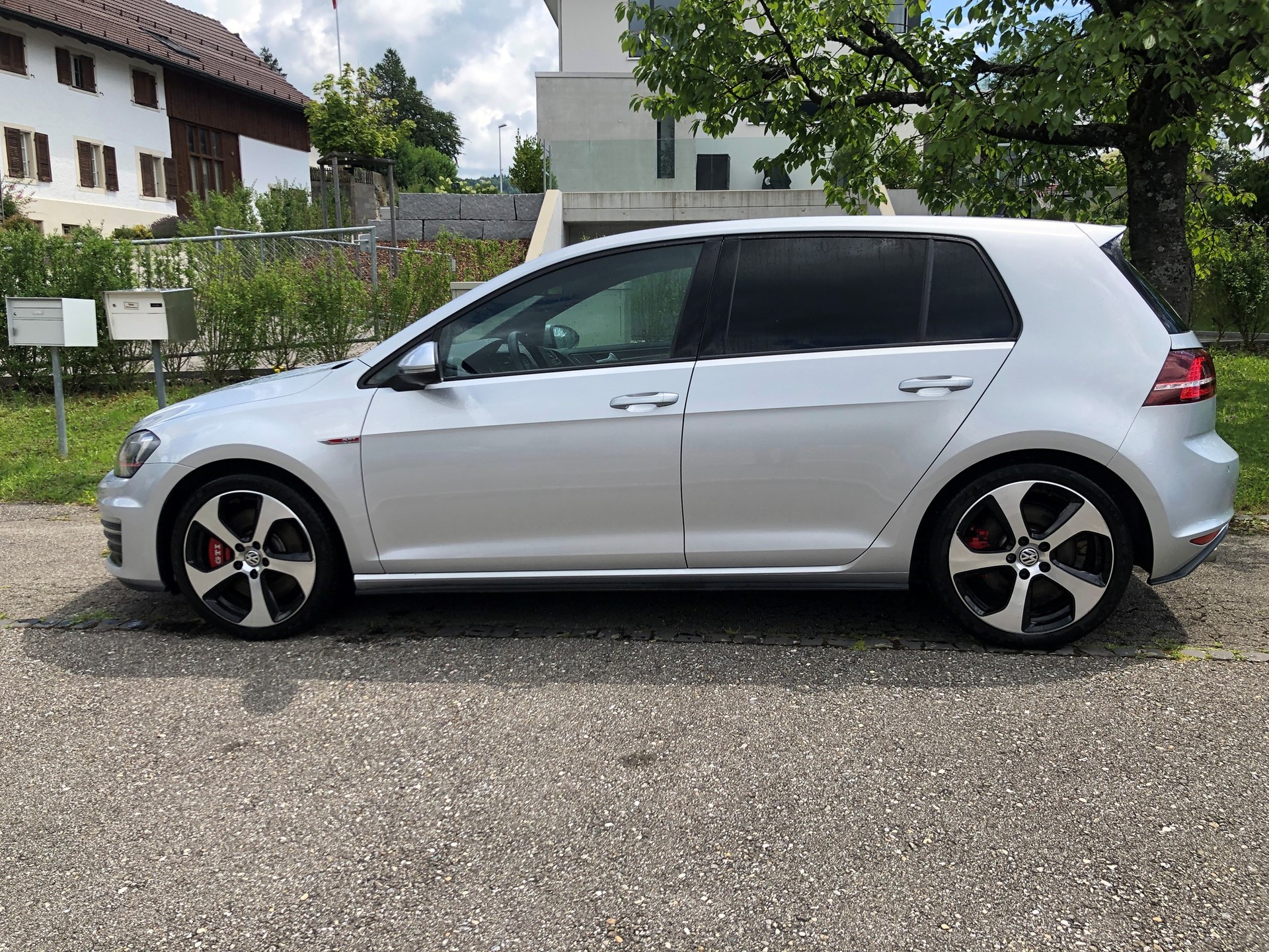 VW Golf 2.0 TSI GTI Performance-image-2
