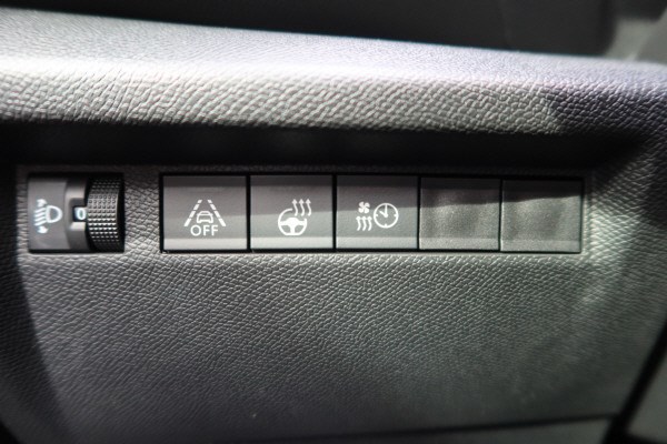 CITROEN C4 Electric Swiss Ed.-image-14