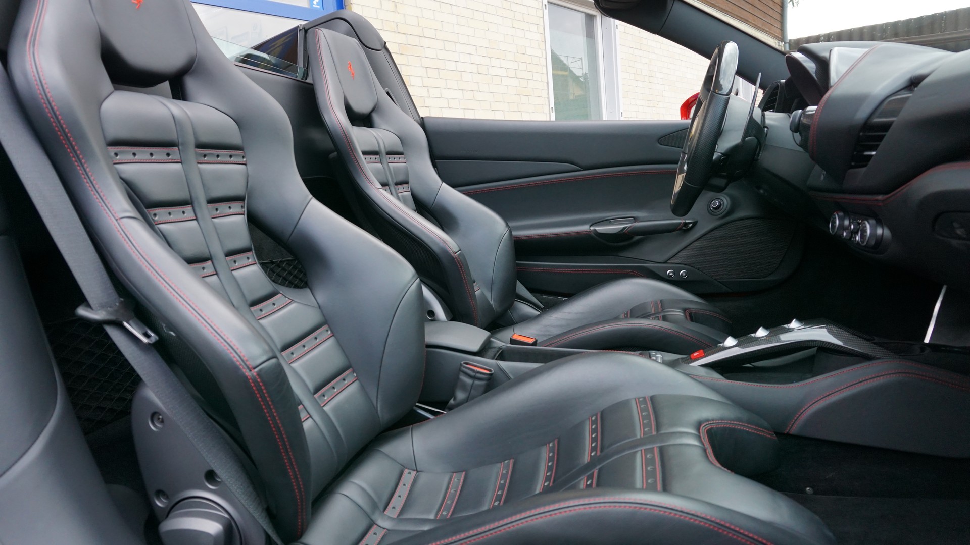 FERRARI 488 Spider 3.9 V8-image-22