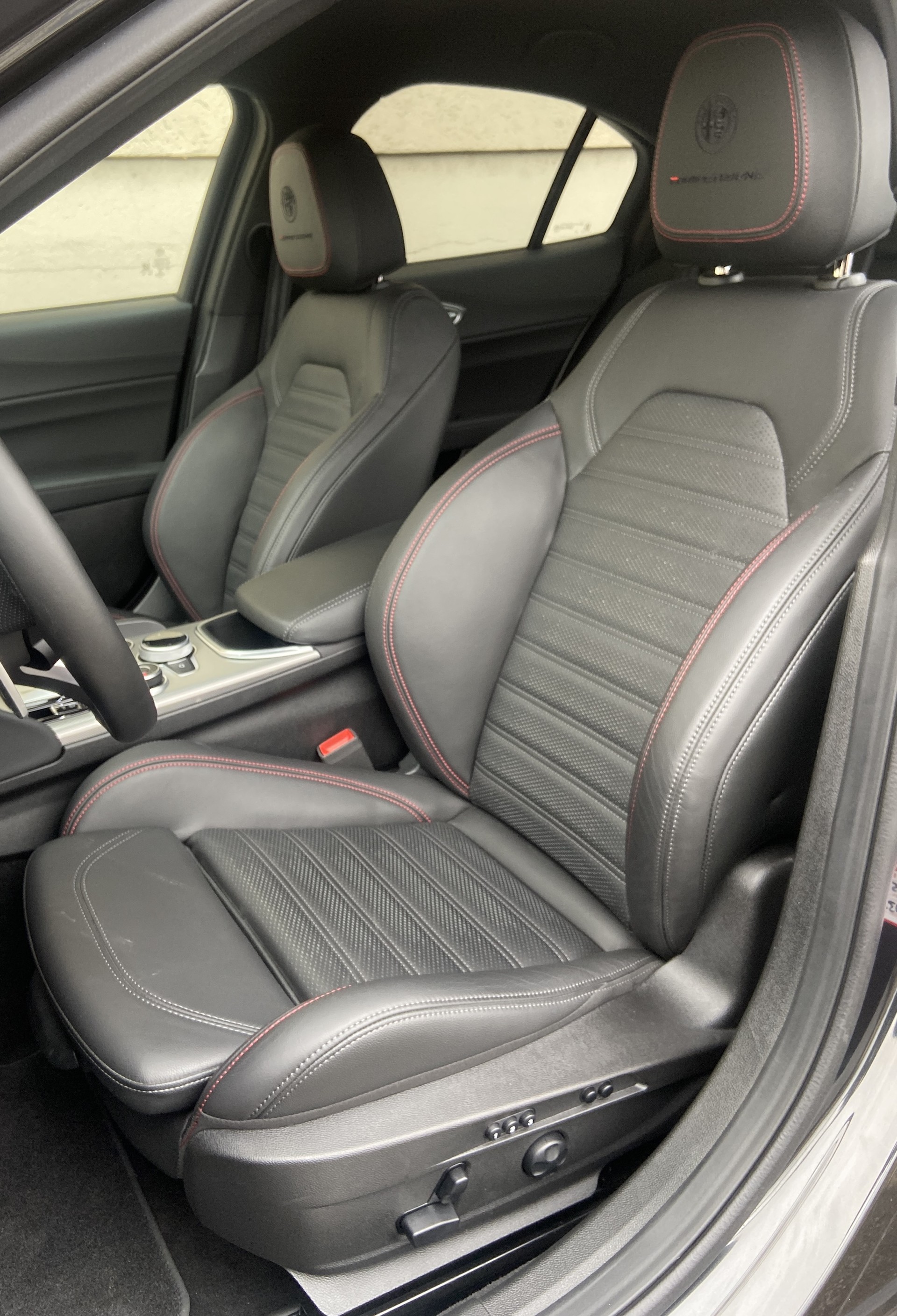ALFA ROMEO Giulia 2.0 Competizione Pack Q4 AT8-image-6