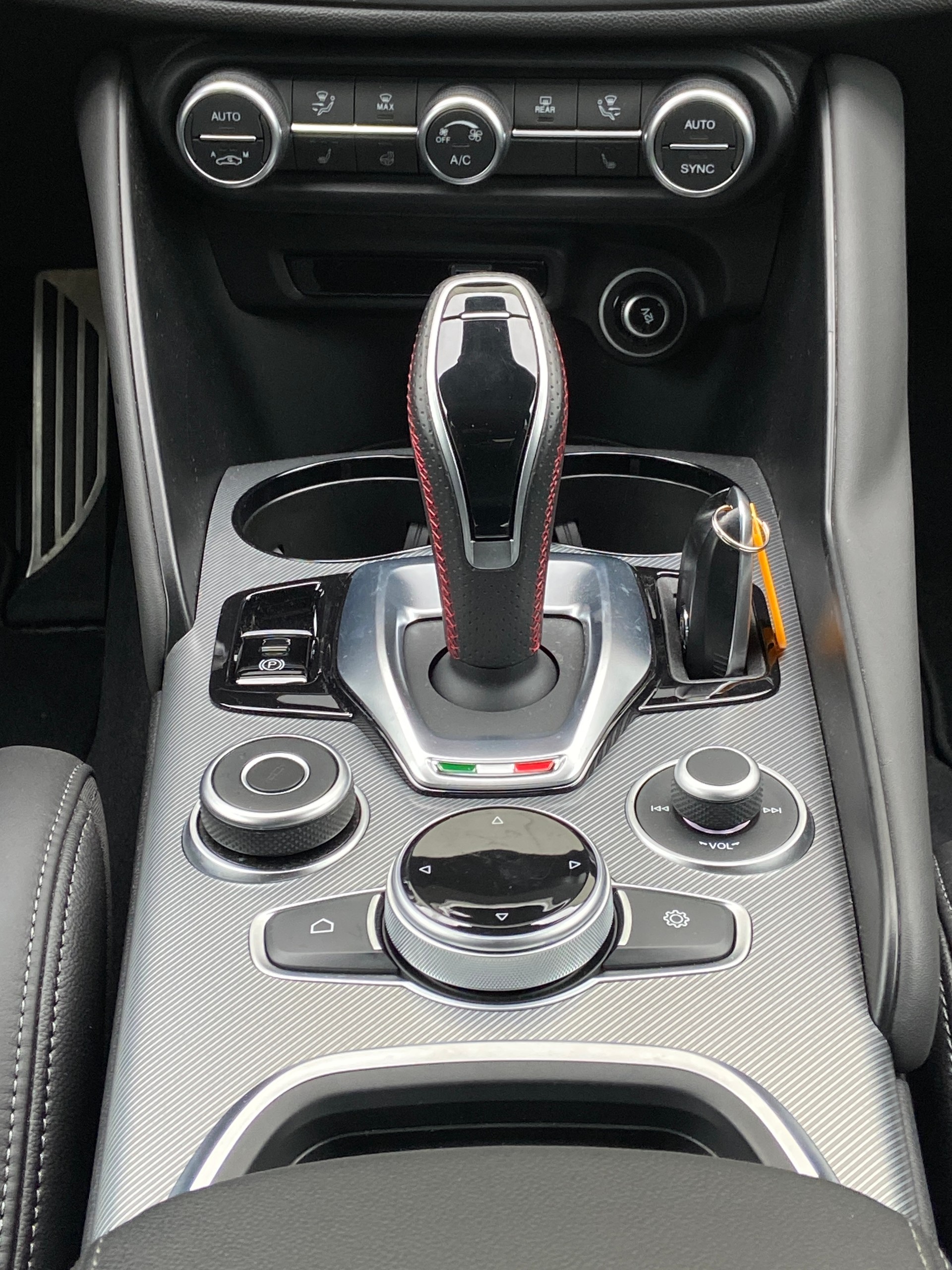 ALFA ROMEO Giulia 2.0 Competizione Pack Q4 AT8-image-13