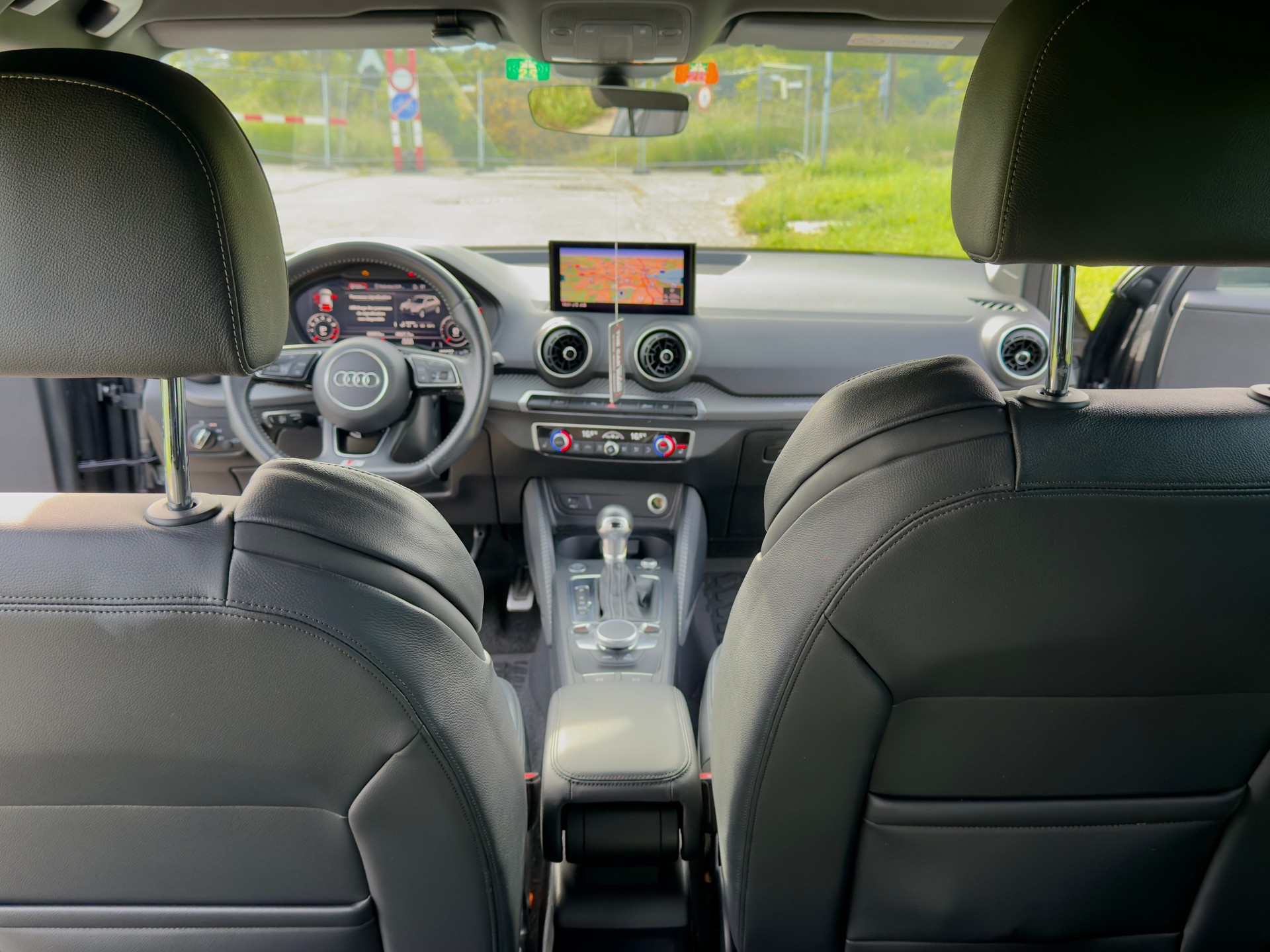 AUDI Q2 40 TFSI S-line quattro-image-5