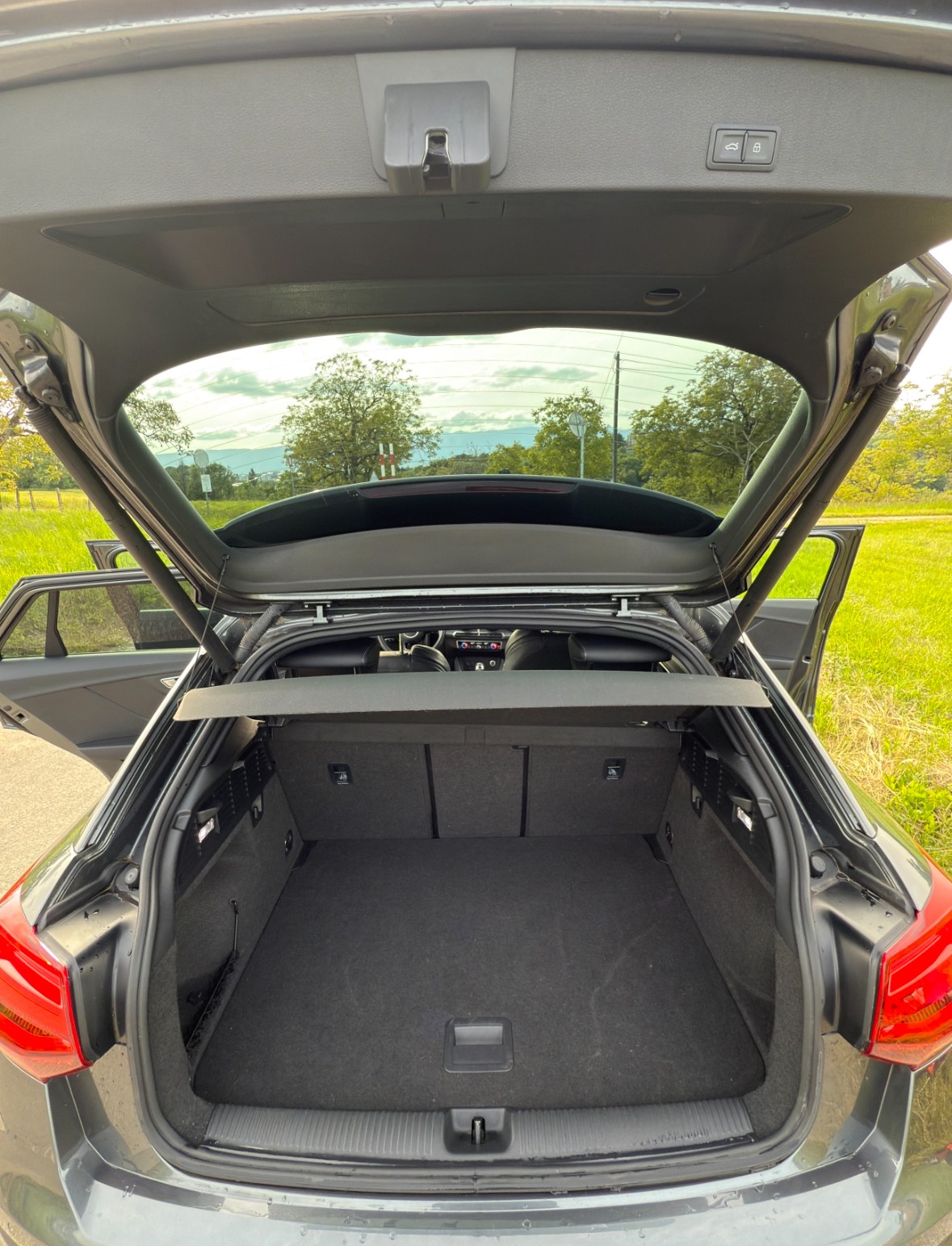 AUDI Q2 40 TFSI S-line quattro-image-9