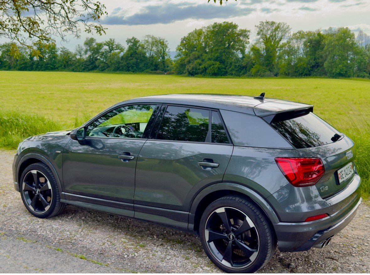 AUDI Q2 40 TFSI S-line quattro-image-2