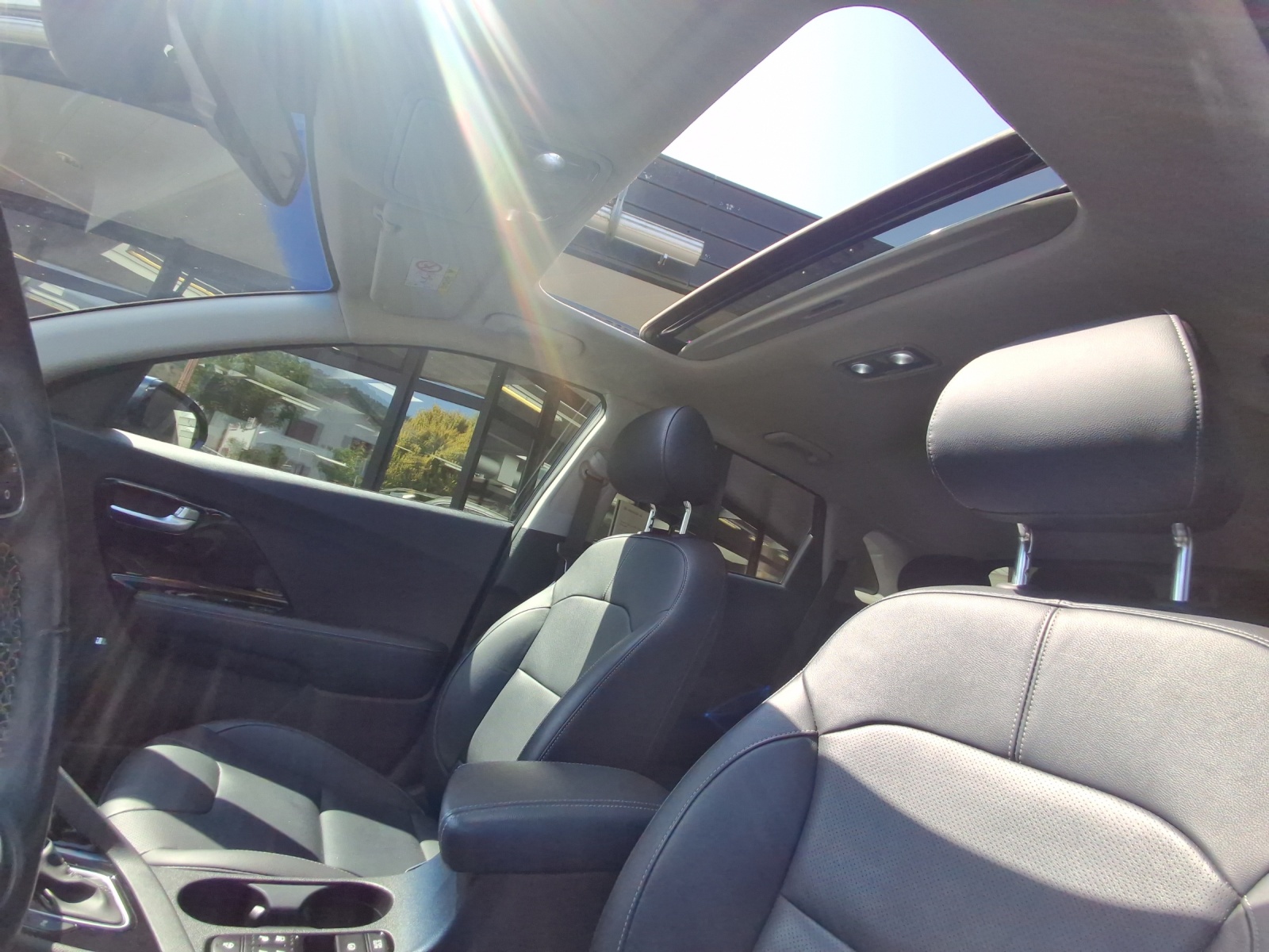 KIA Niro 1.6GDi Hybrid Style DCT-image-9