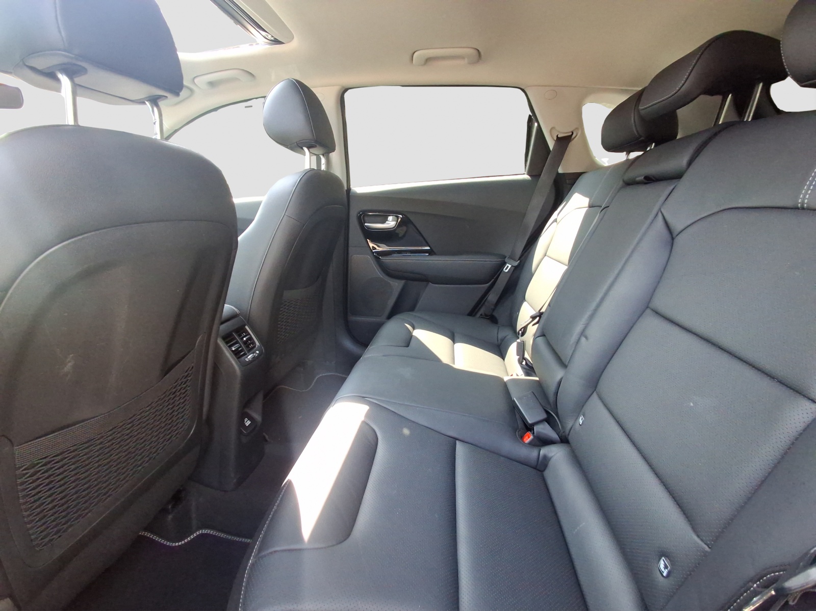 KIA Niro 1.6GDi Hybrid Style DCT-image-10