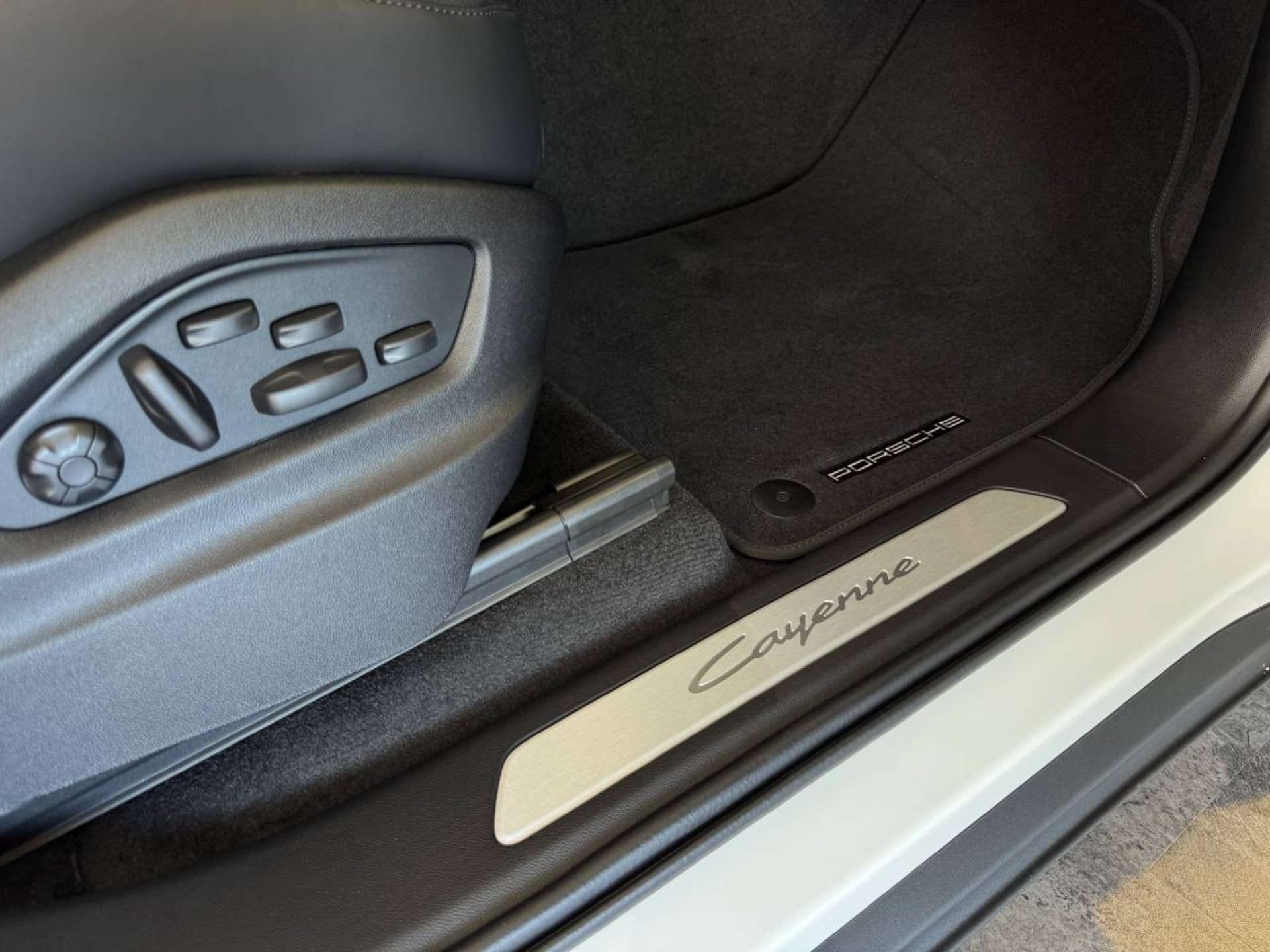 PORSCHE Cayenne E-Hybrid-image-27