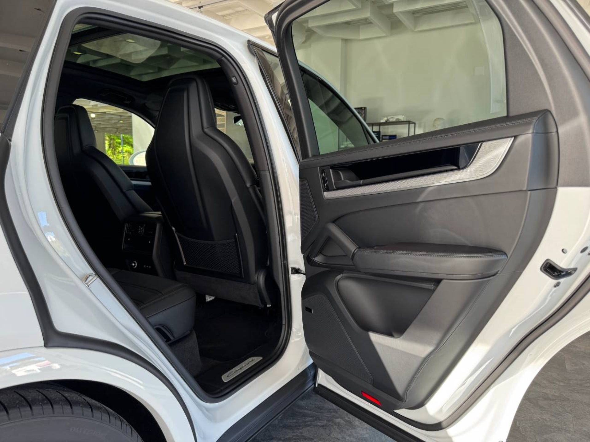 PORSCHE Cayenne E-Hybrid-image-34