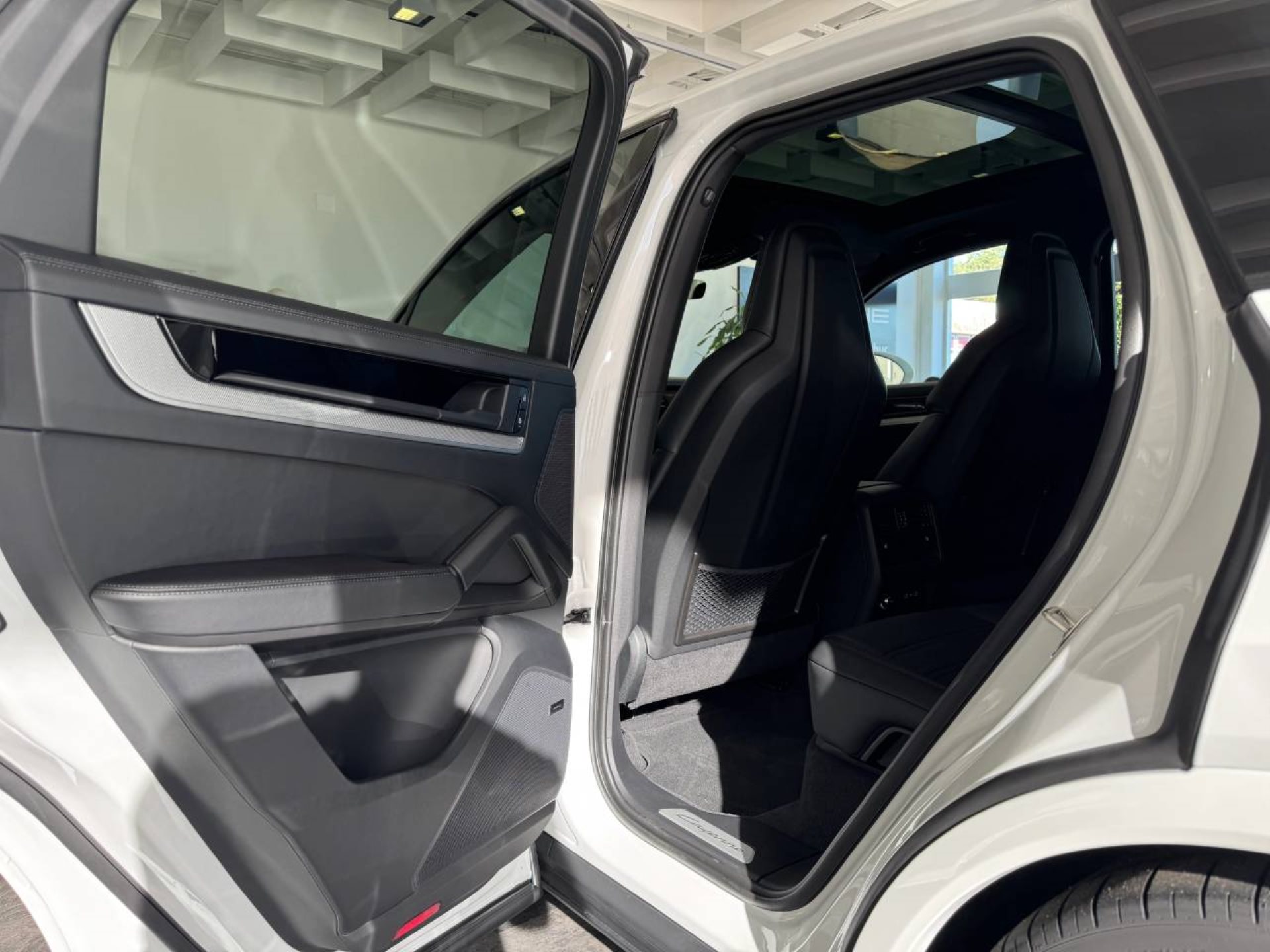 PORSCHE Cayenne E-Hybrid-image-30