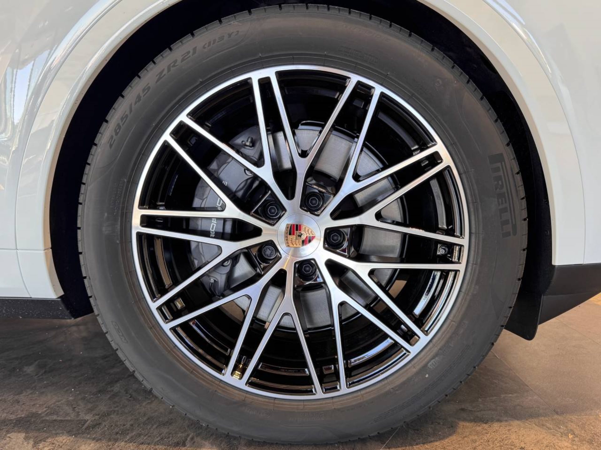 PORSCHE Cayenne E-Hybrid-image-9