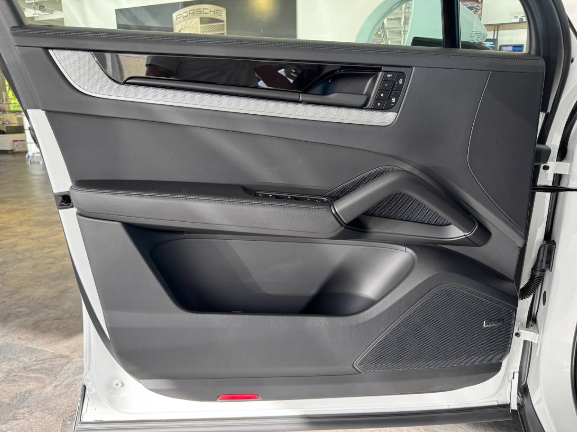 PORSCHE Cayenne E-Hybrid-image-24