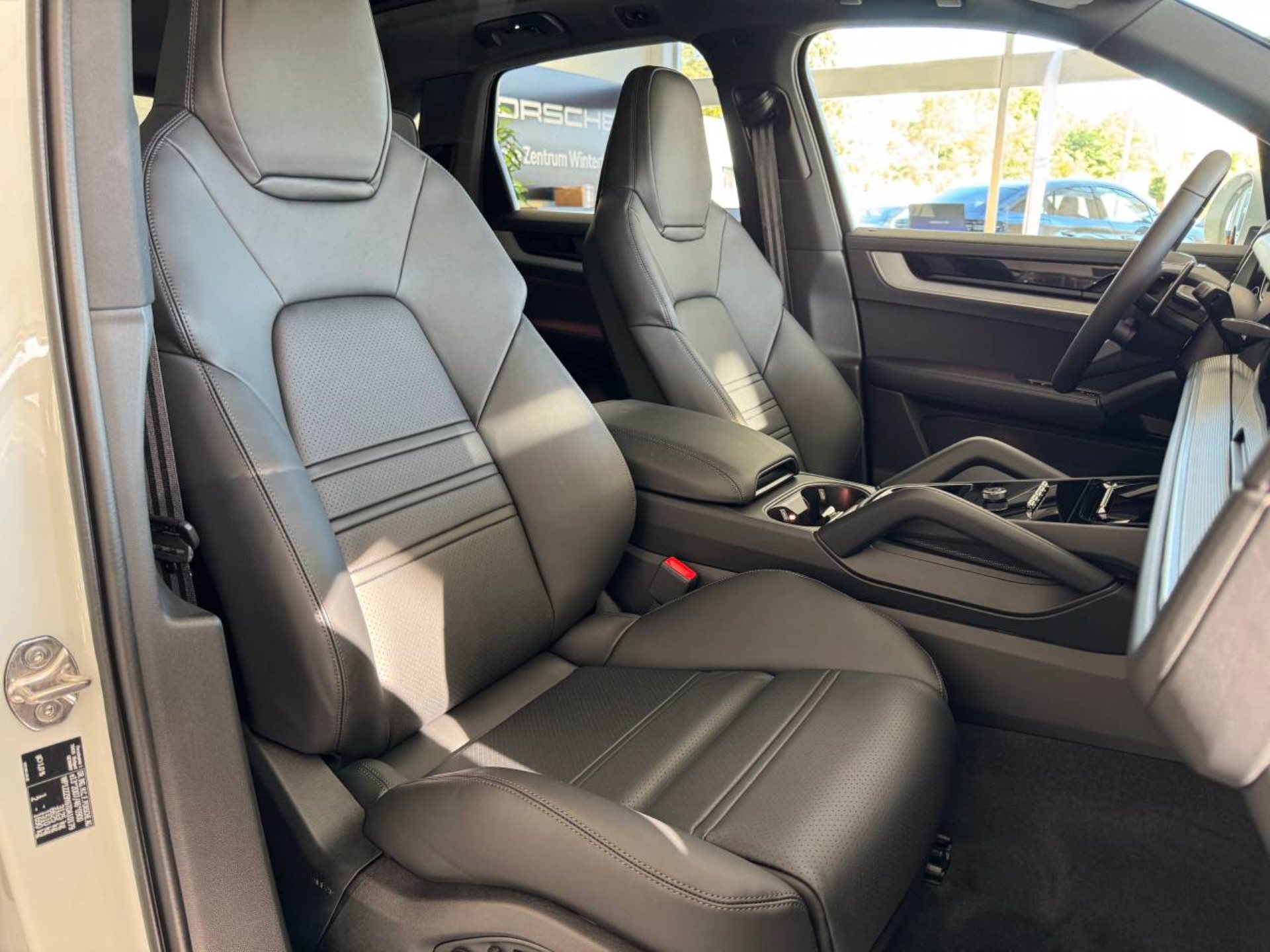 PORSCHE Cayenne E-Hybrid-image-22