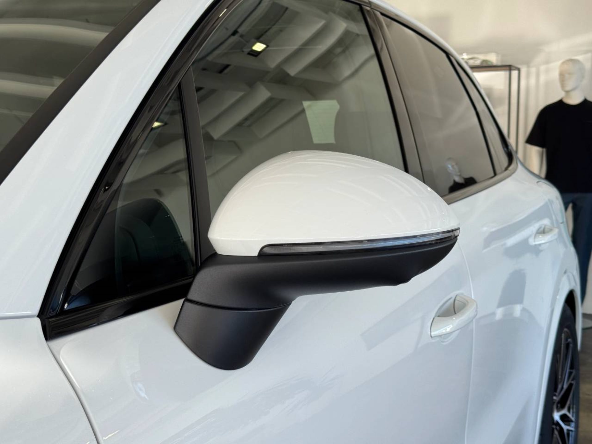 PORSCHE Cayenne E-Hybrid-image-38