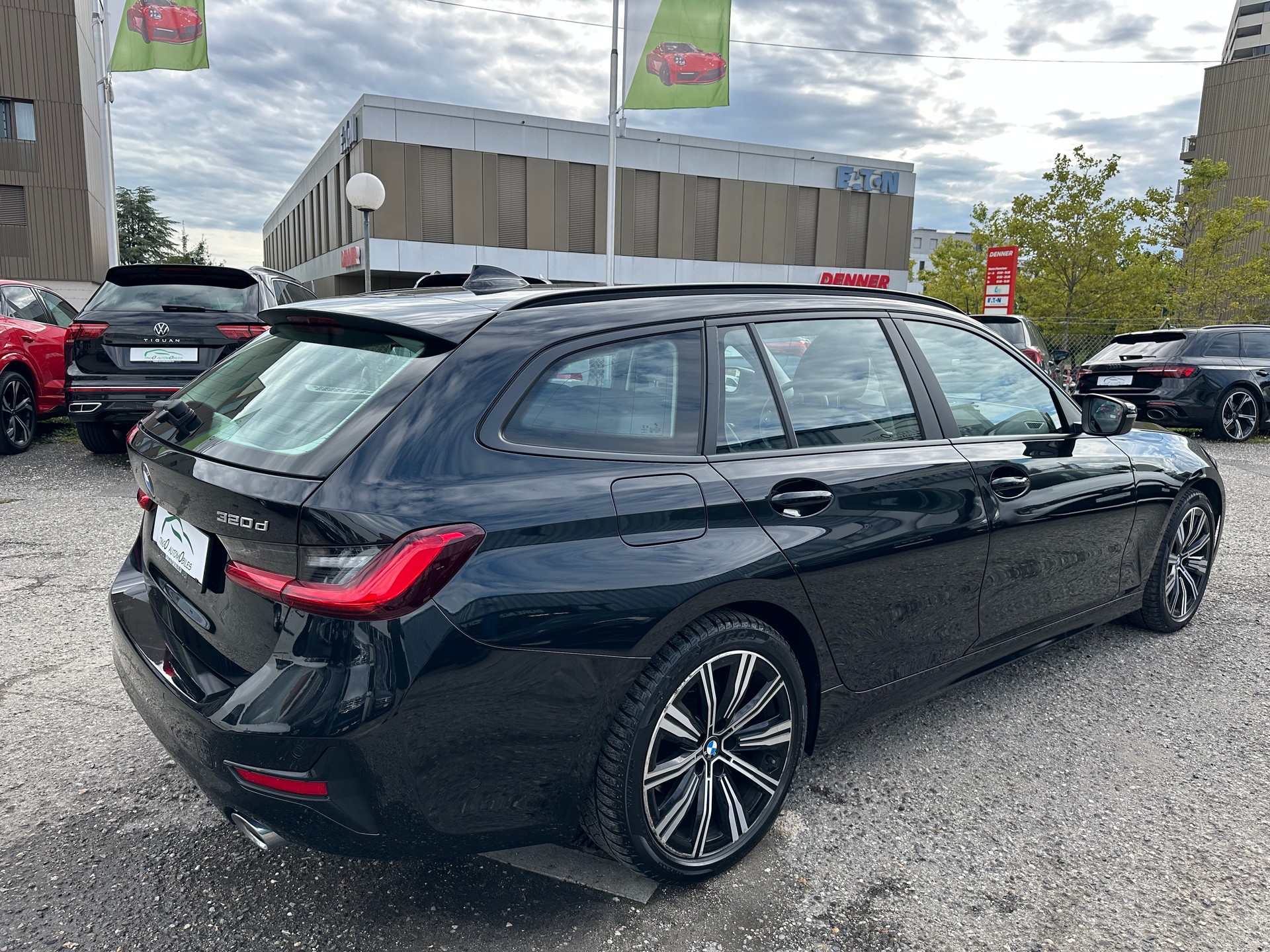 BMW 320d xDrive 48V Touring Steptronic-image-3