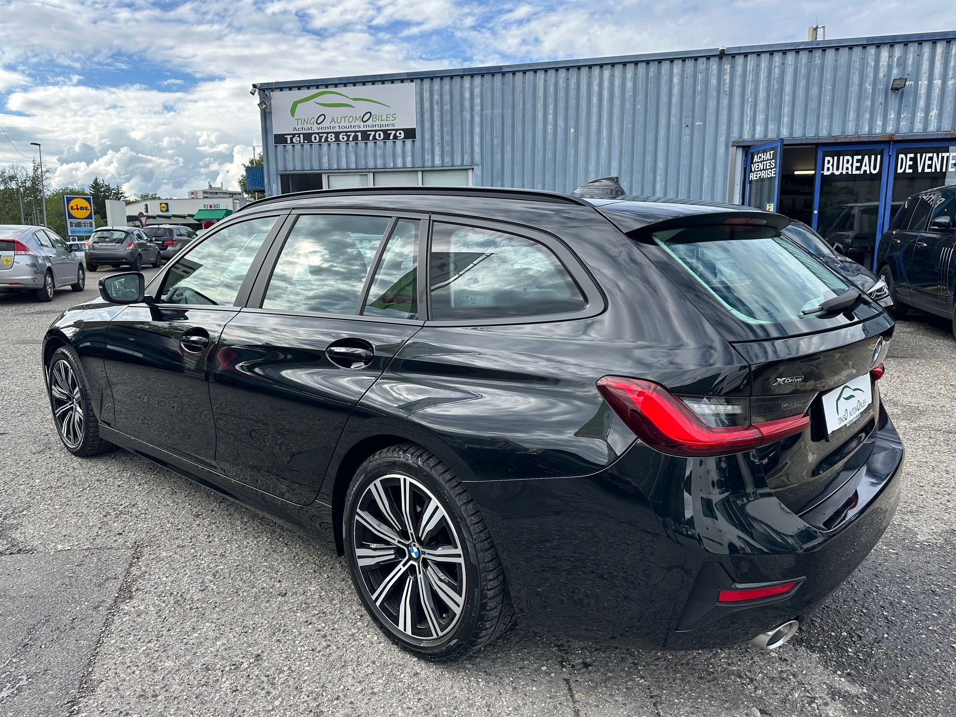 BMW 320d xDrive 48V Touring Steptronic-image-6