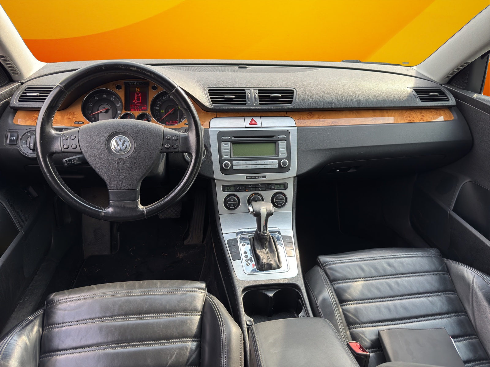 VW Passat Variant 3.2 V6 FSI Sportline 4Motion-image-8