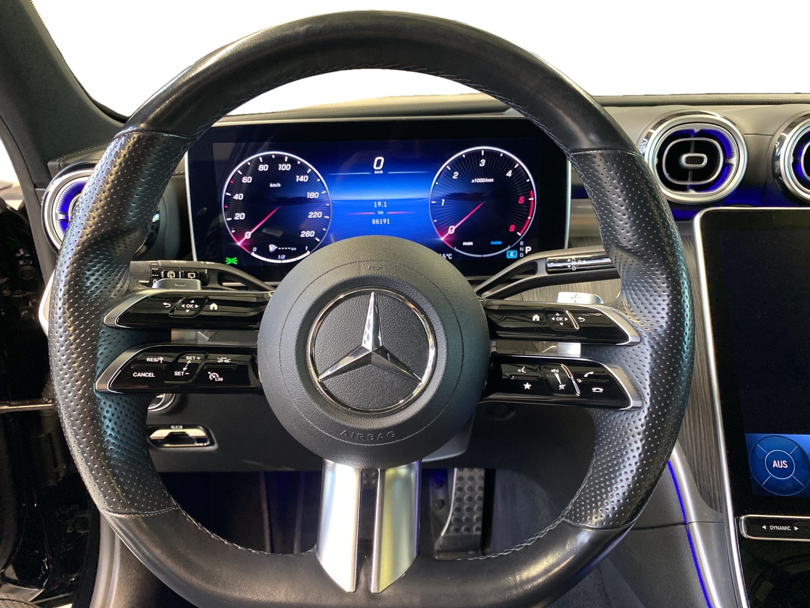 MERCEDES-BENZ C 300 d AMG Line Kombi-image-12