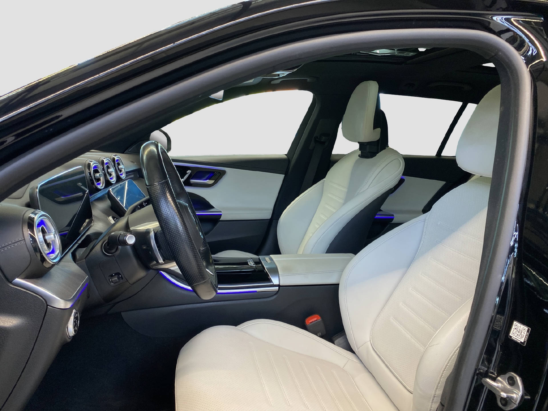 MERCEDES-BENZ C 300 d AMG Line Kombi-image-5