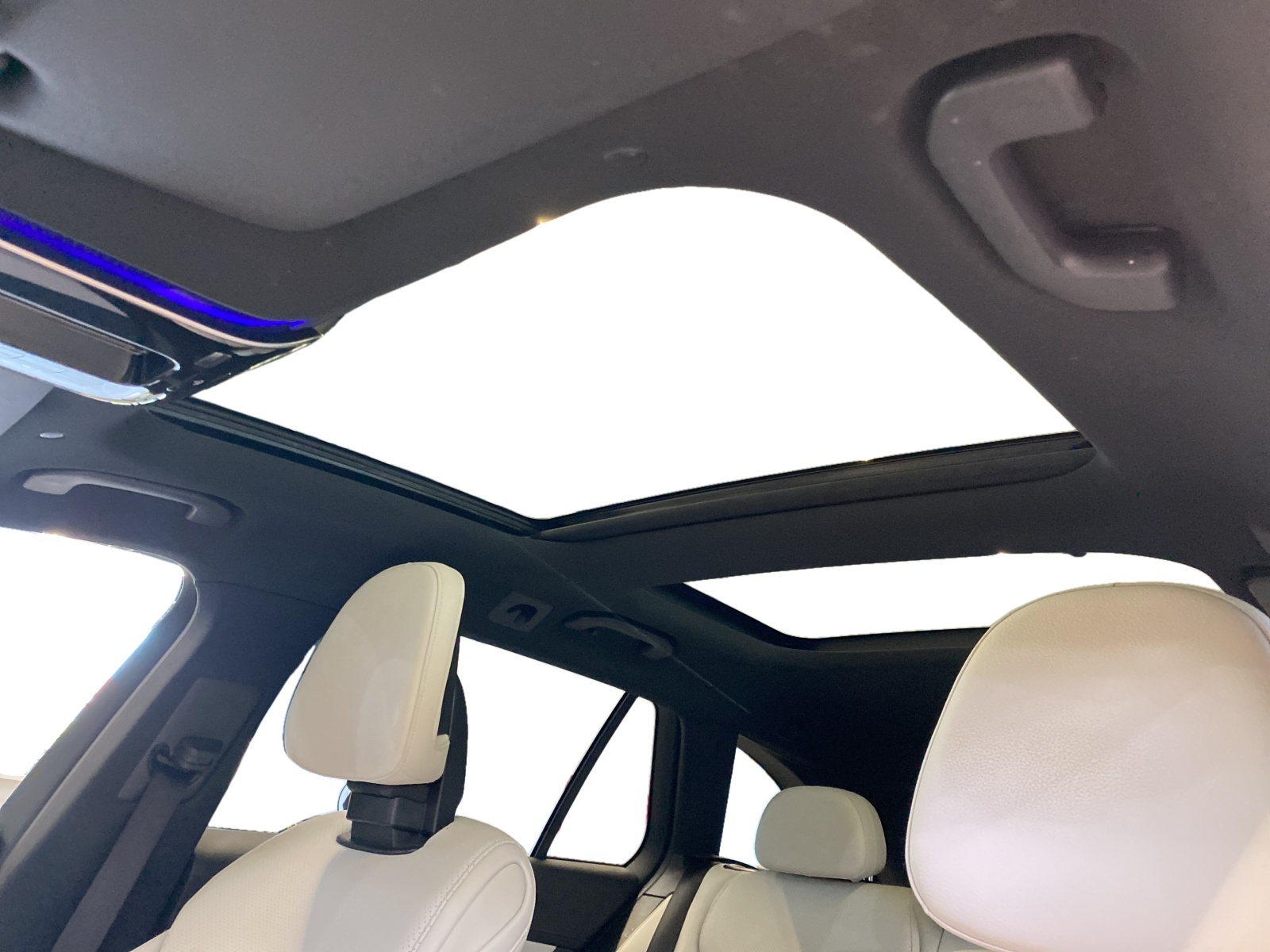 MERCEDES-BENZ C 300 d AMG Line Kombi-image-11