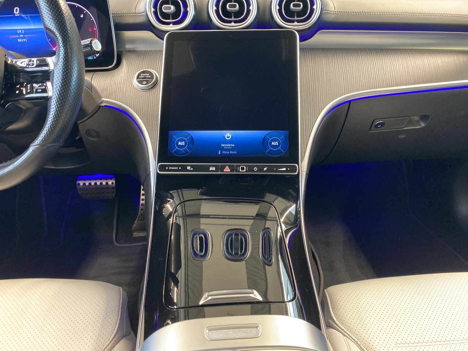 MERCEDES-BENZ C 300 d AMG Line Kombi-image-9