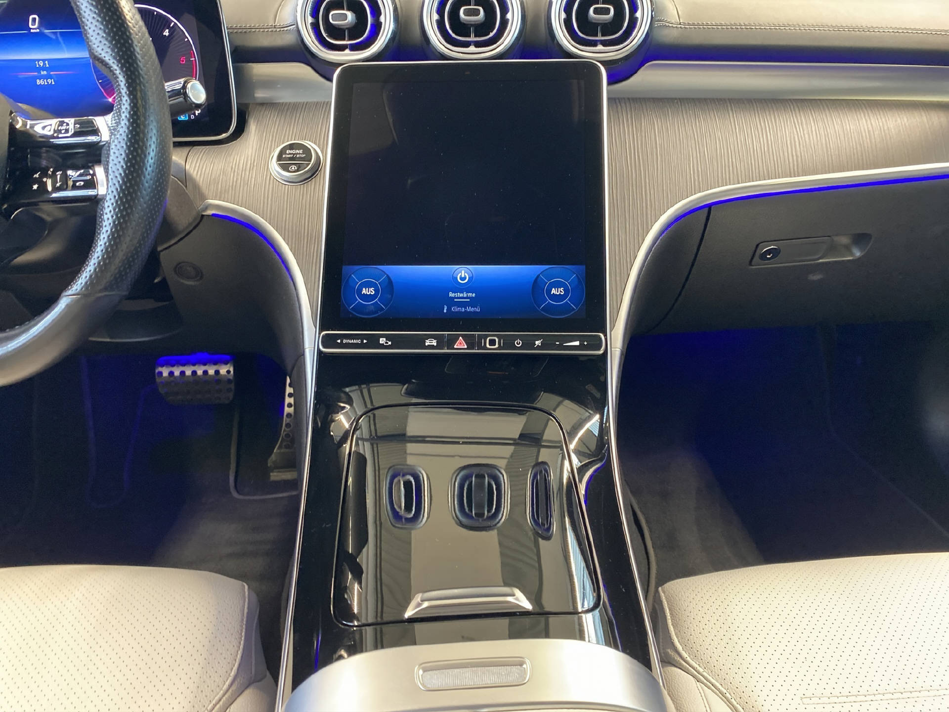 MERCEDES-BENZ C 300 d AMG Line Kombi-image-8
