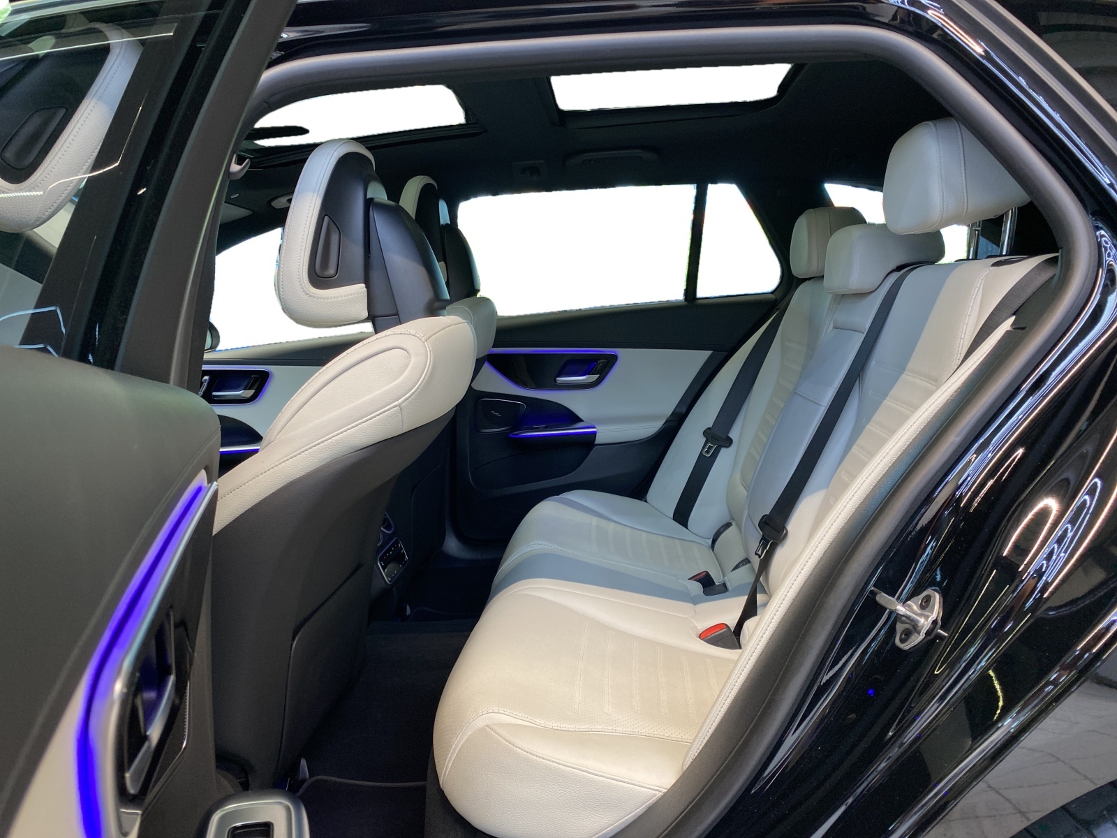 MERCEDES-BENZ C 300 d AMG Line Kombi-image-7