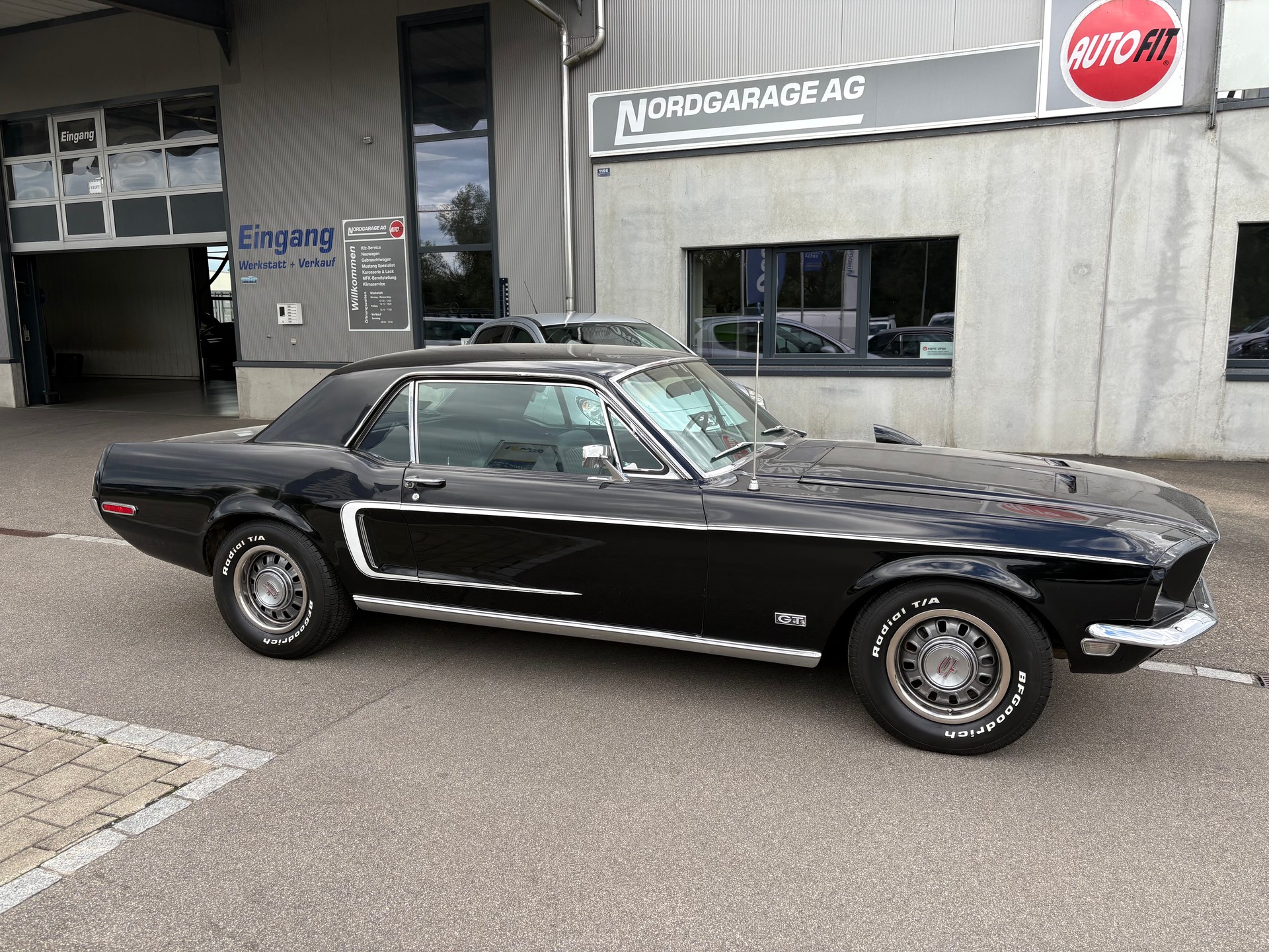 FORD Mustang S-Code 4-Speed-image-1