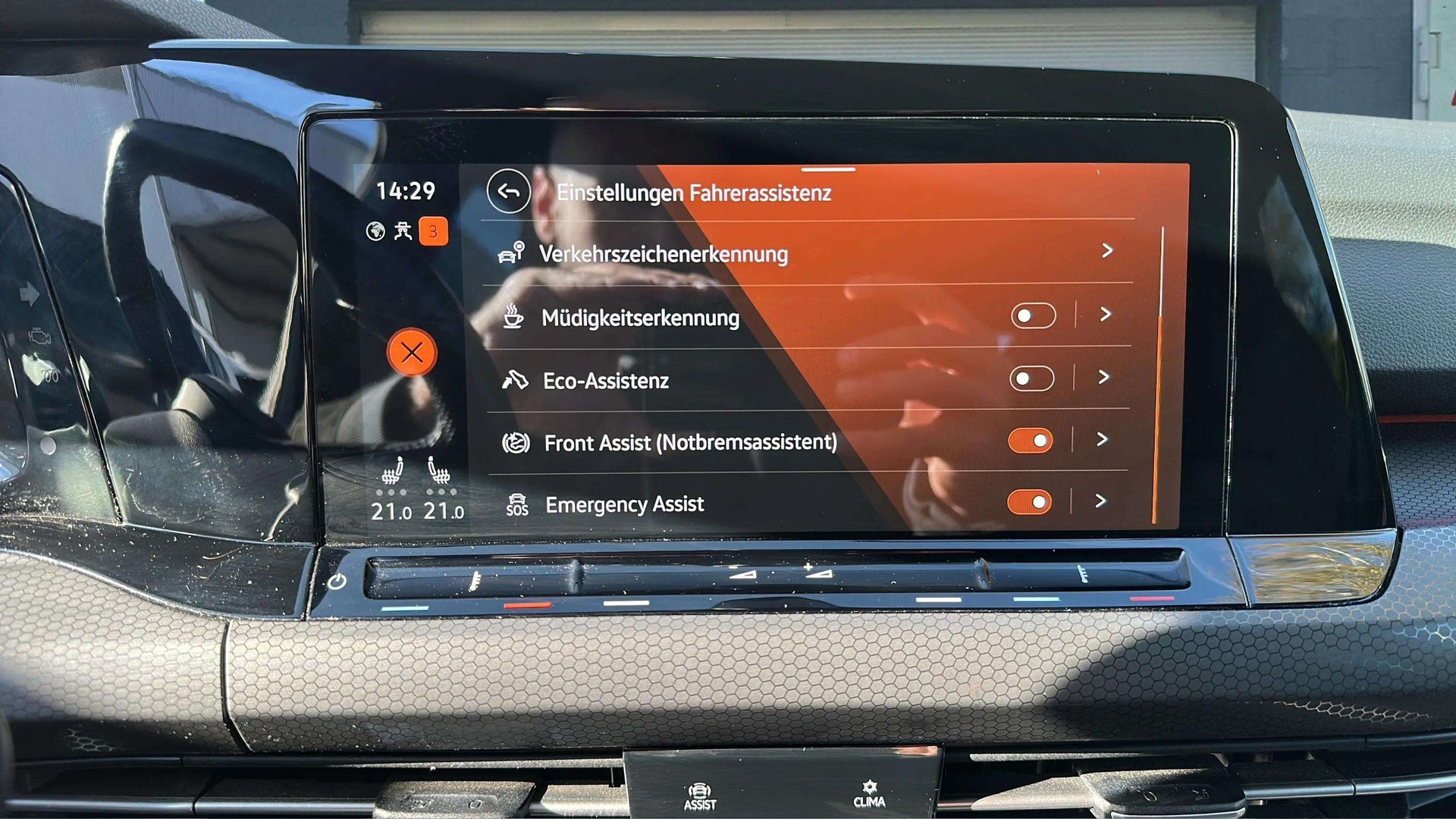 VW Golf 2.0 TSI GTI DSG Black Style mit Rückfahrkamera-image-17
