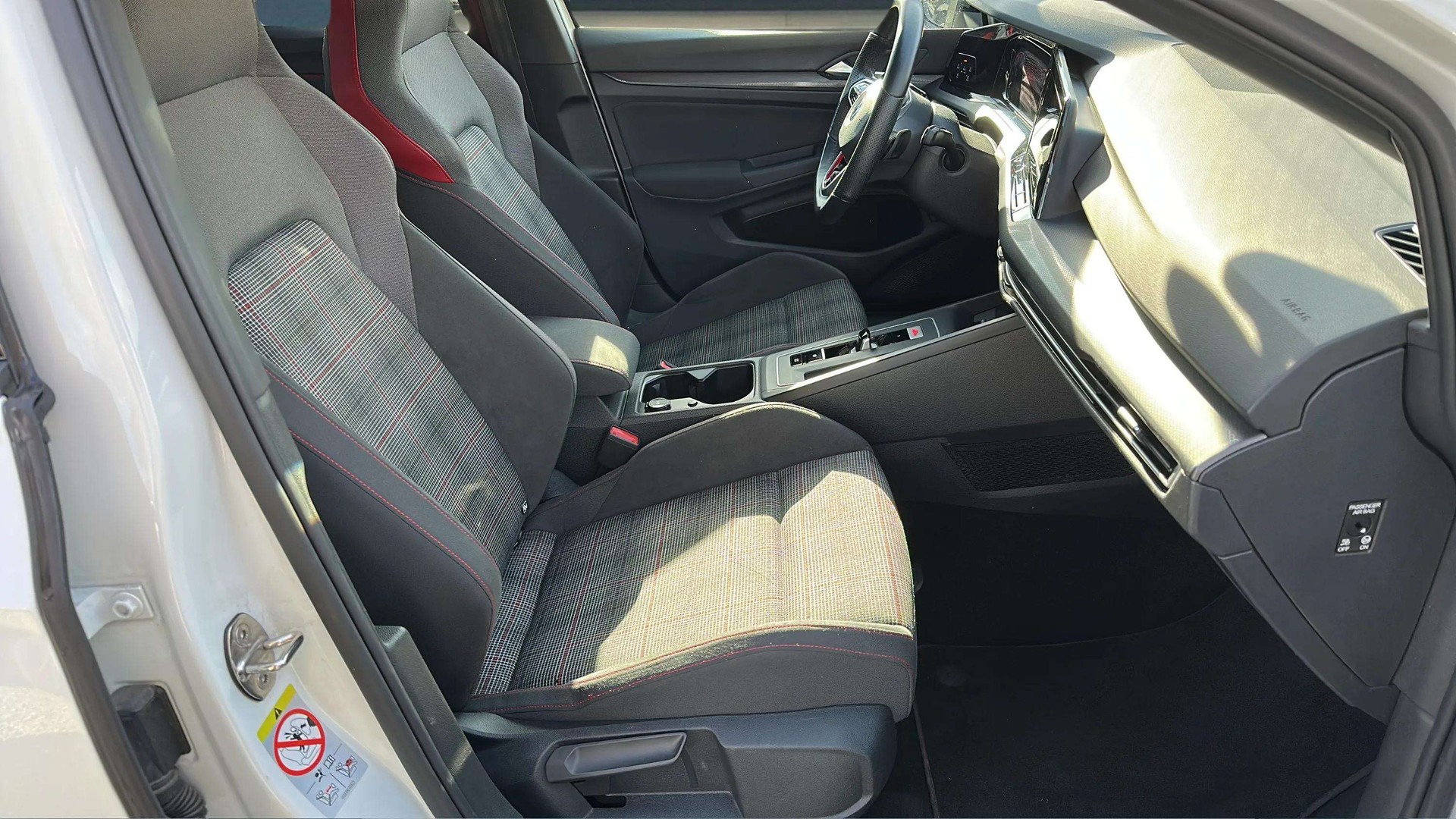 VW Golf 2.0 TSI GTI DSG Black Style mit Rückfahrkamera-image-11