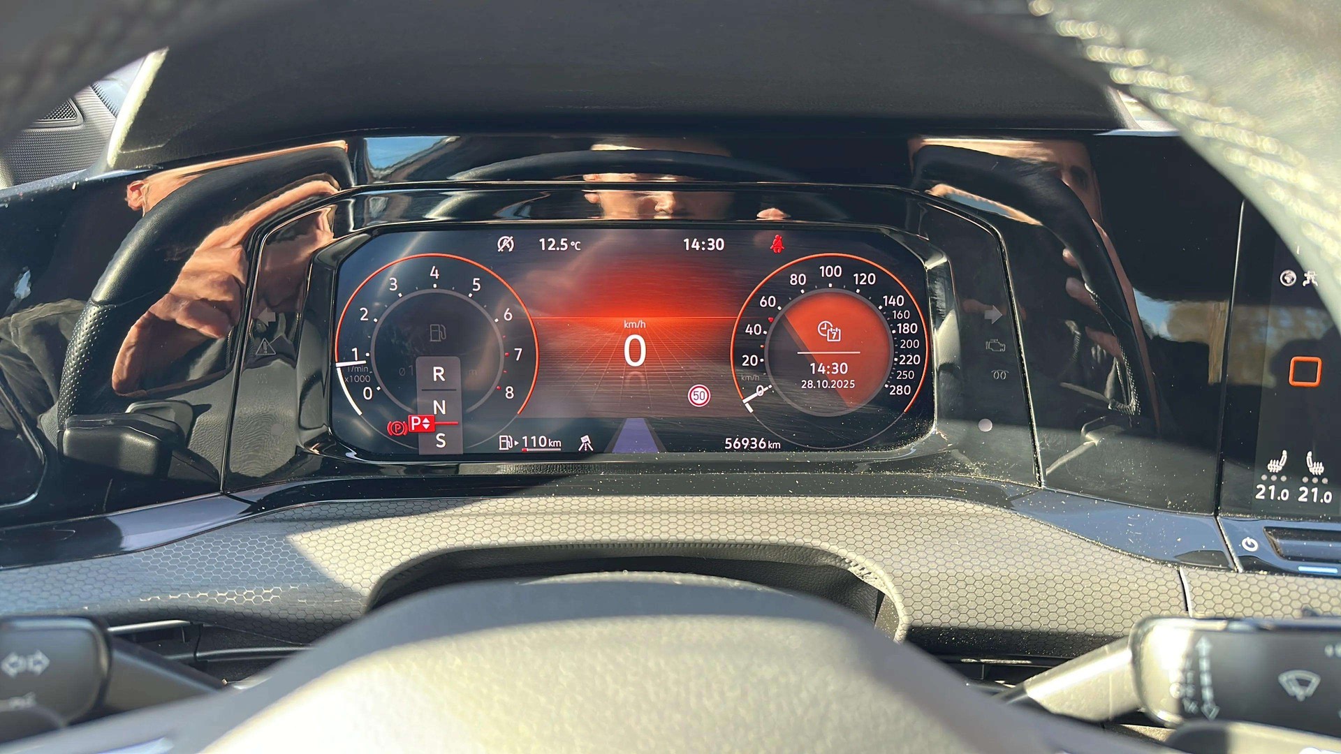 VW Golf 2.0 TSI GTI DSG Black Style mit Rückfahrkamera-image-21
