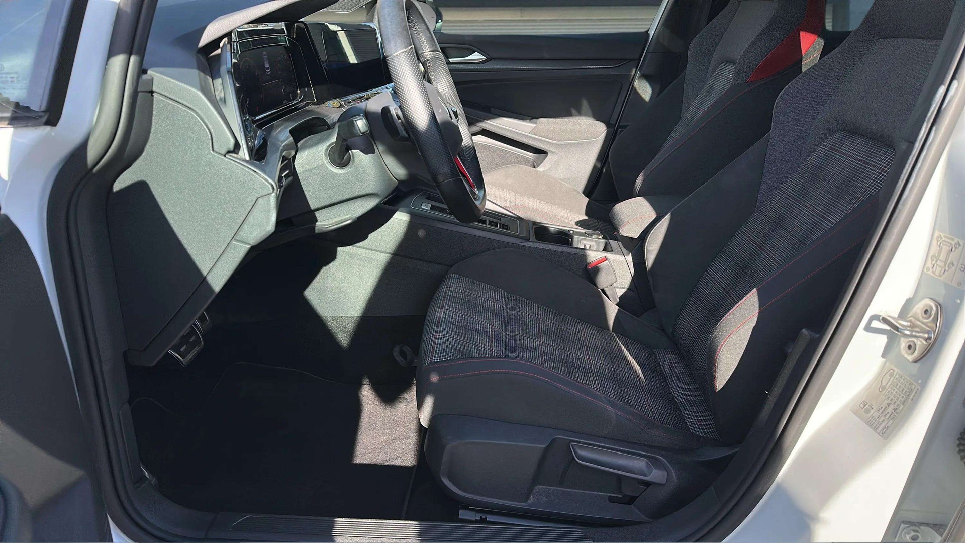 VW Golf 2.0 TSI GTI DSG Black Style mit Rückfahrkamera-image-10