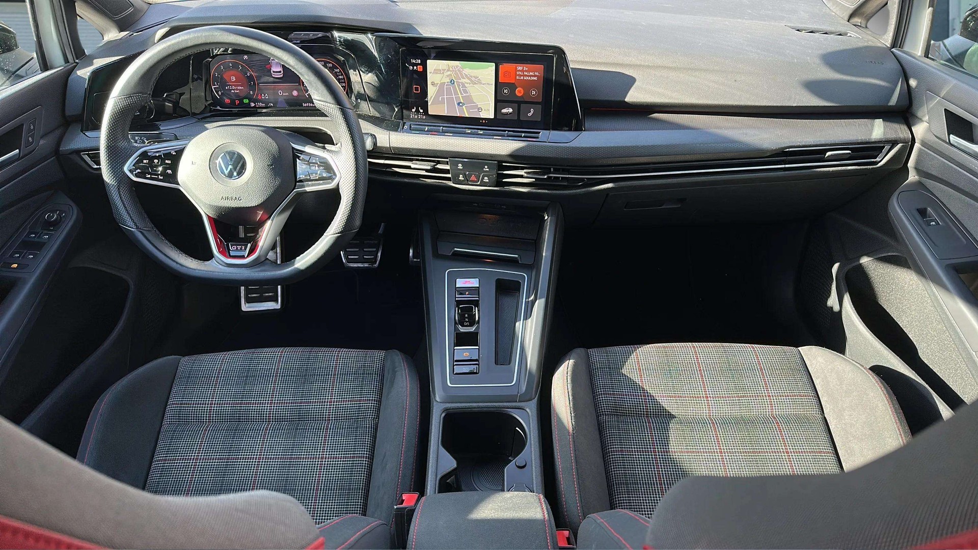 VW Golf 2.0 TSI GTI DSG Black Style mit Rückfahrkamera-image-9