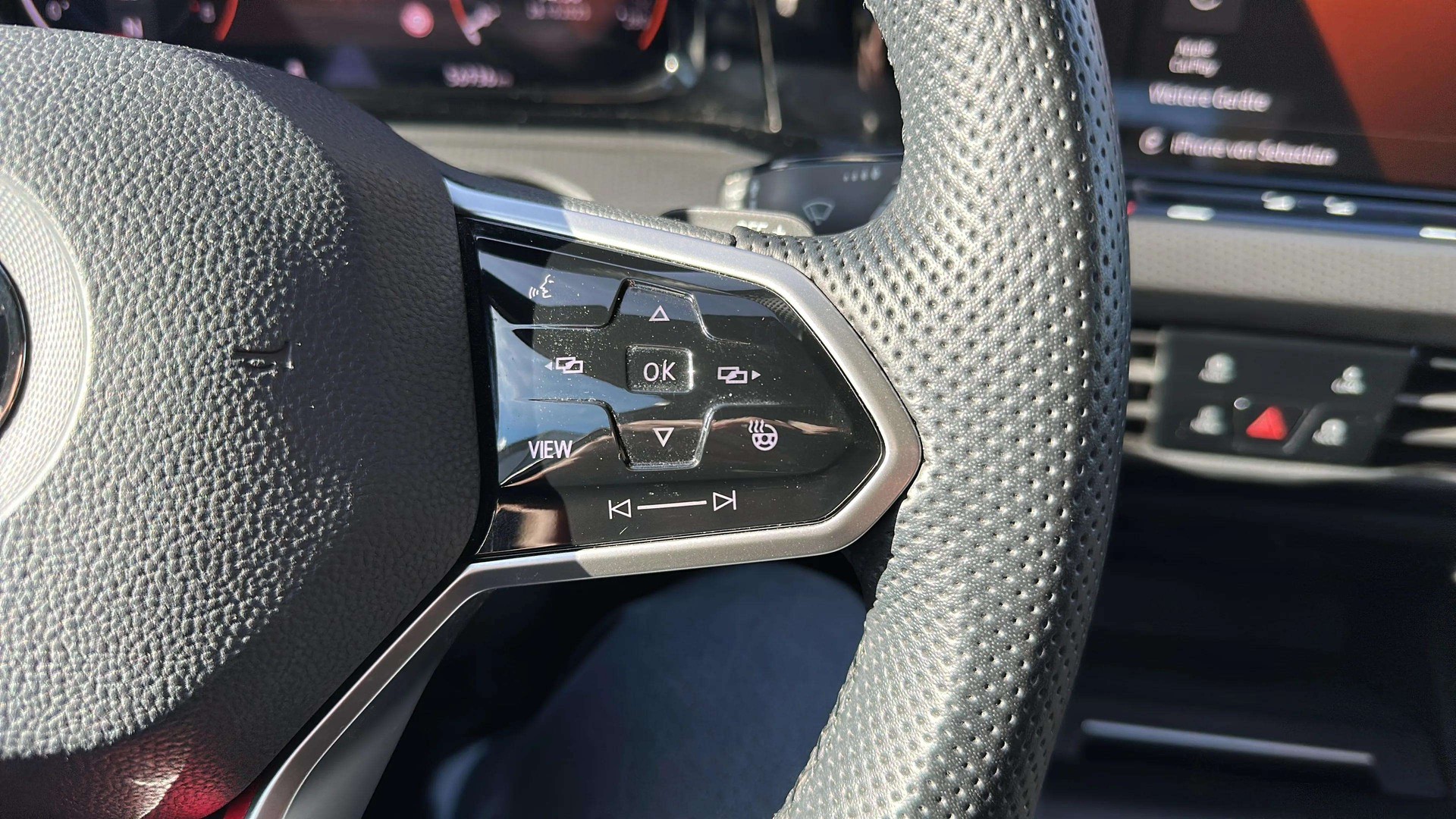 VW Golf 2.0 TSI GTI DSG Black Style mit Rückfahrkamera-image-22