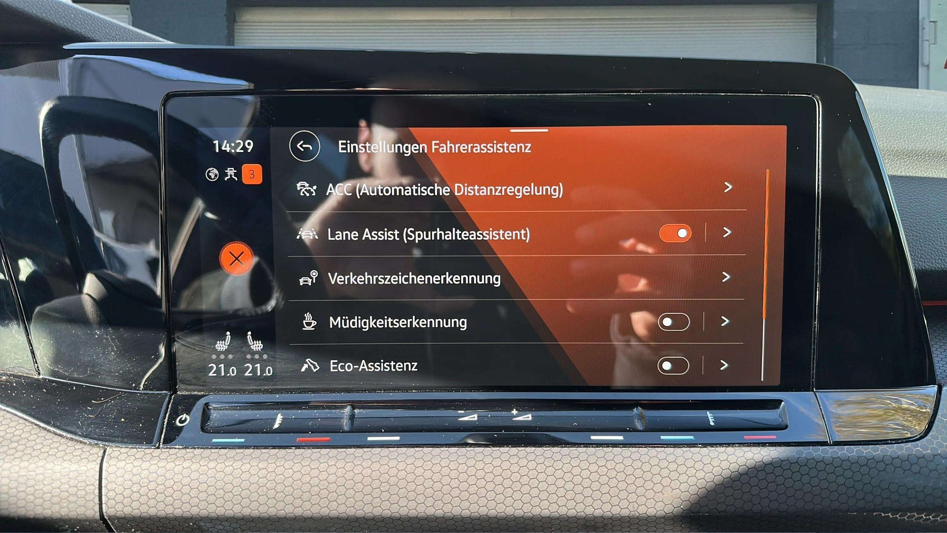VW Golf 2.0 TSI GTI DSG Black Style mit Rückfahrkamera-image-16