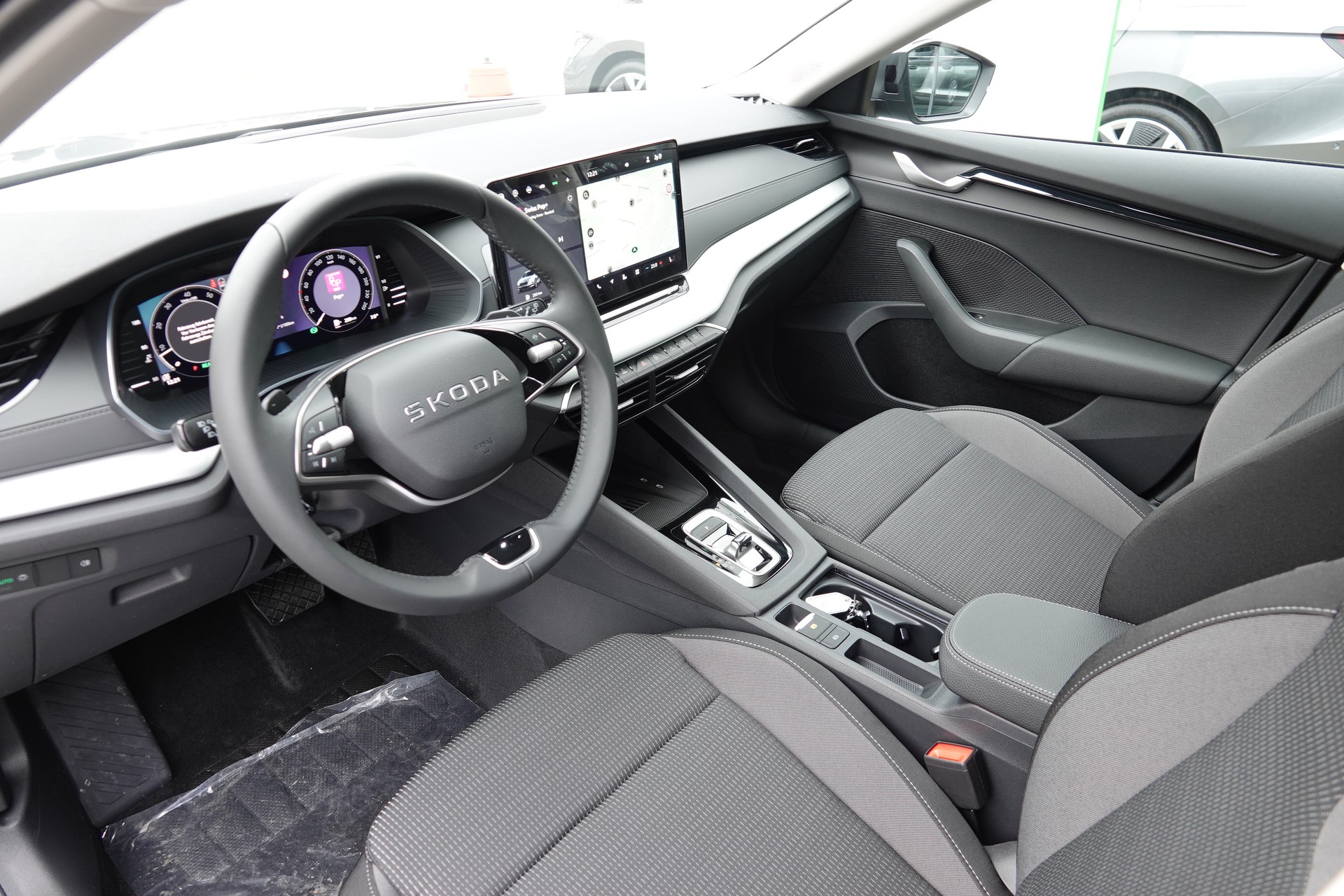 SKODA Octavia 1.5 TSI mHEV Sel.-image-8