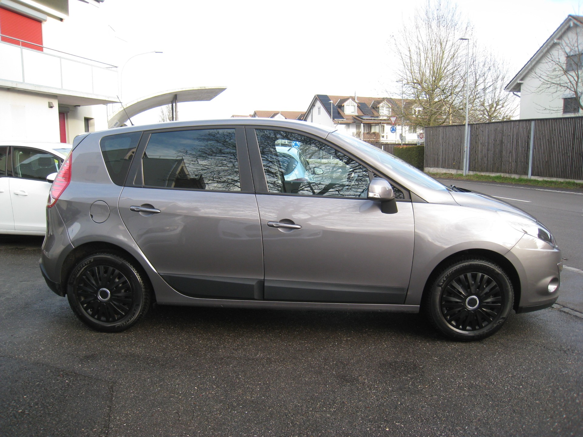 RENAULT Scénic 1.4 16V Turbo Expression-image-3