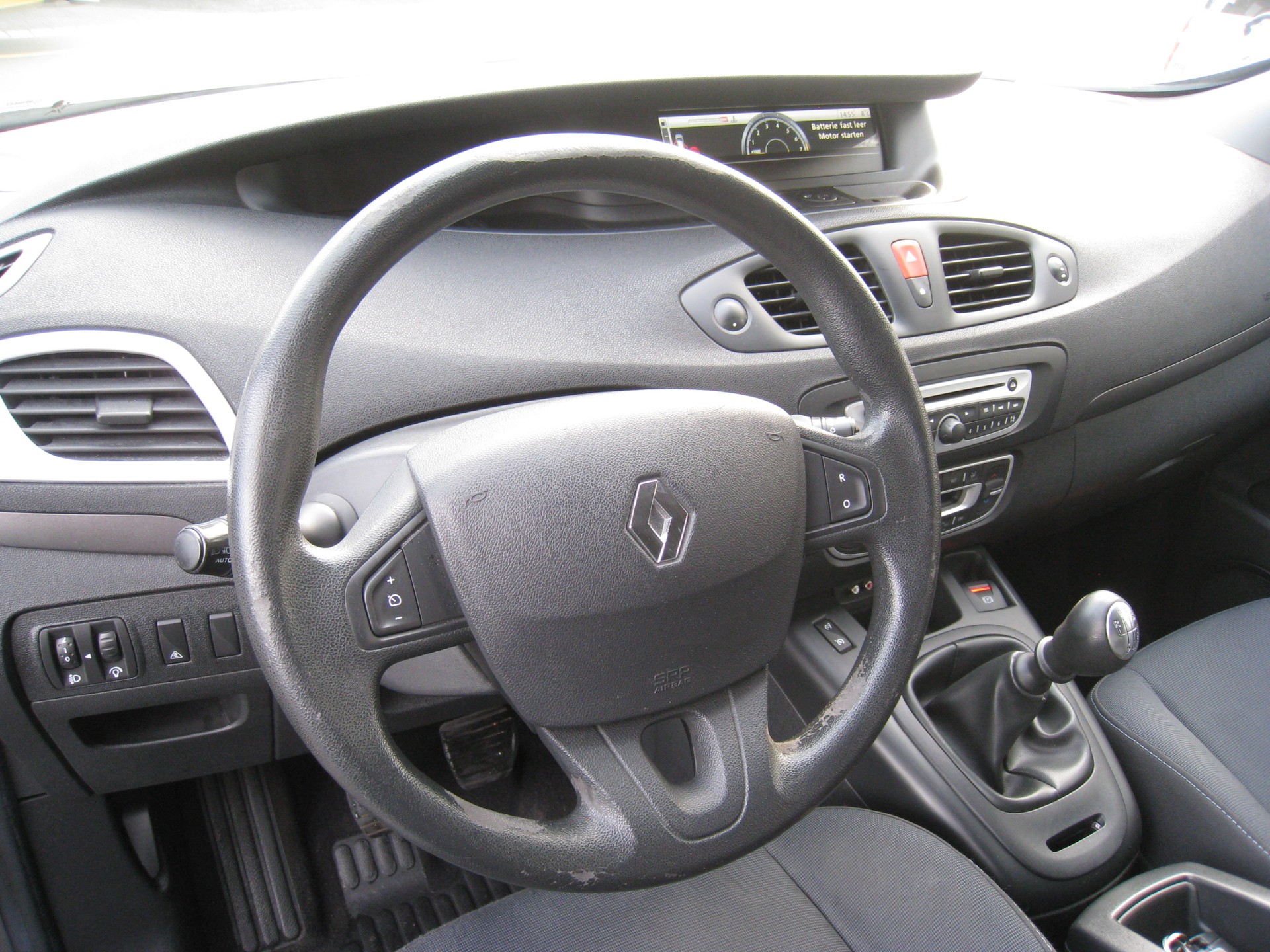 RENAULT Scénic 1.4 16V Turbo Expression-image-12