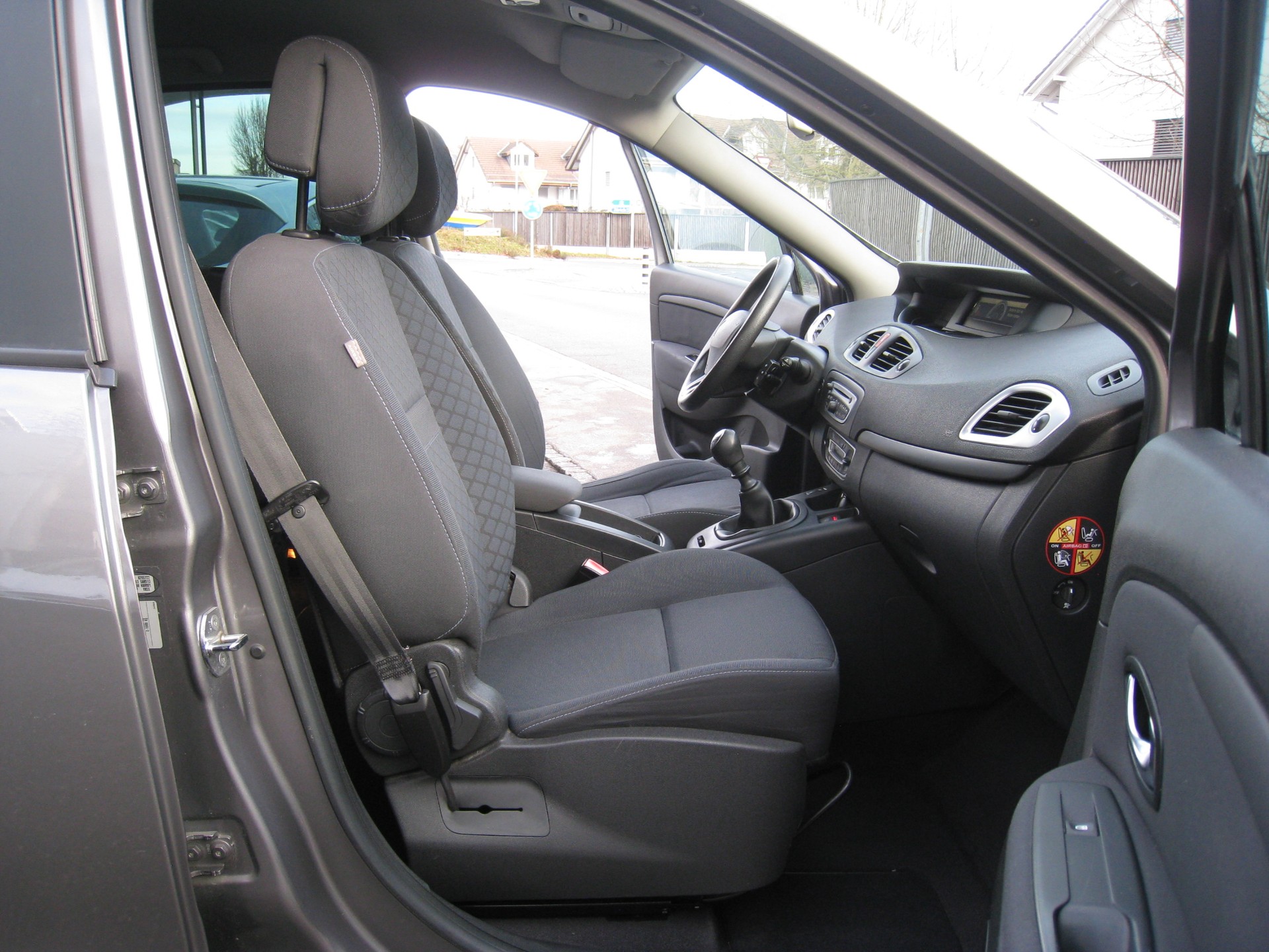 RENAULT Scénic 1.4 16V Turbo Expression-image-10
