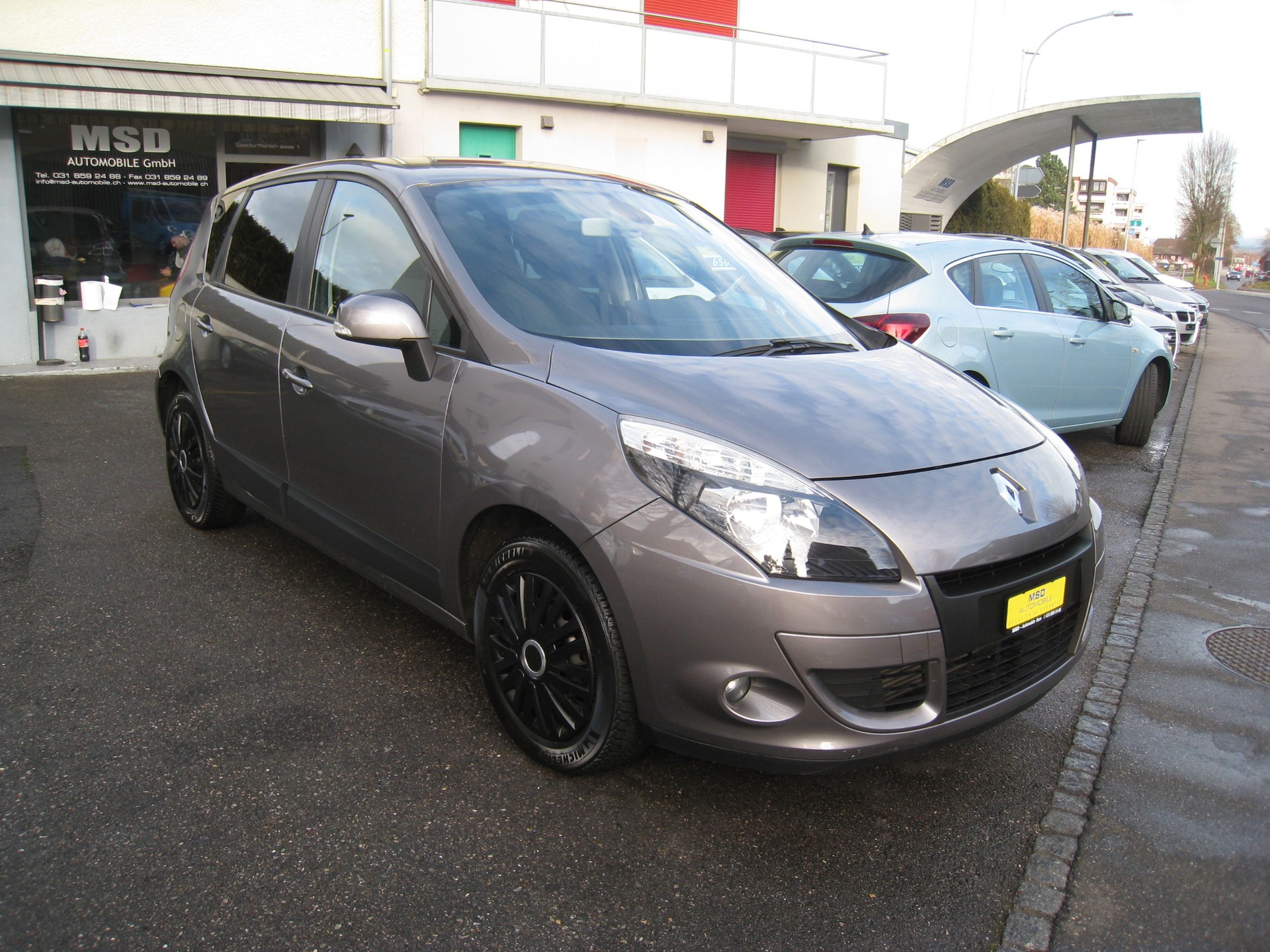 RENAULT Scénic 1.4 16V Turbo Expression-image-2