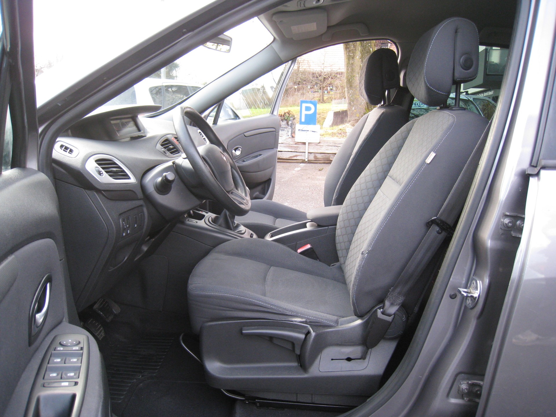 RENAULT Scénic 1.4 16V Turbo Expression-image-9