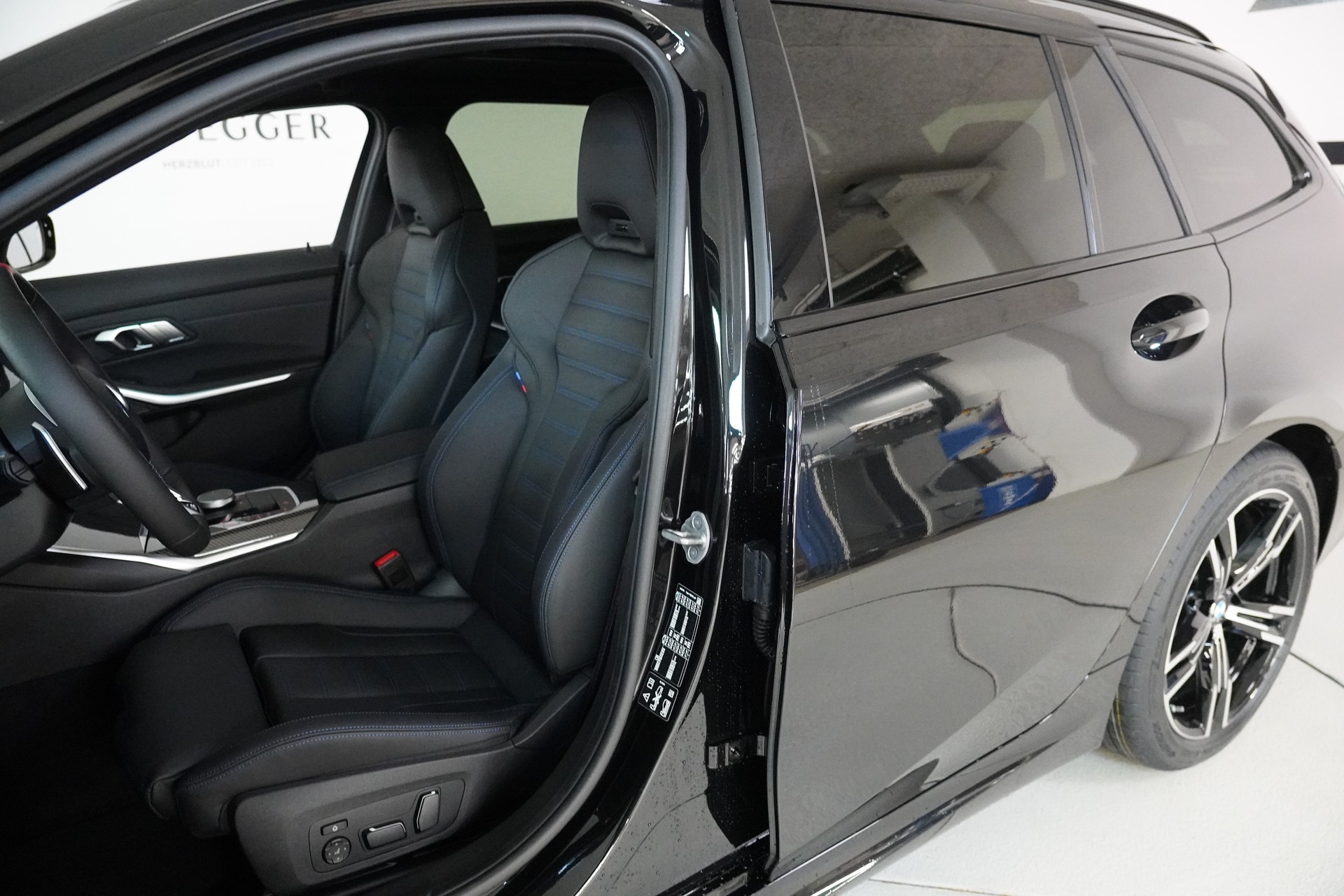 BMW M340d xDrive 48V Touring Steptronic M Sport Pro-image-11